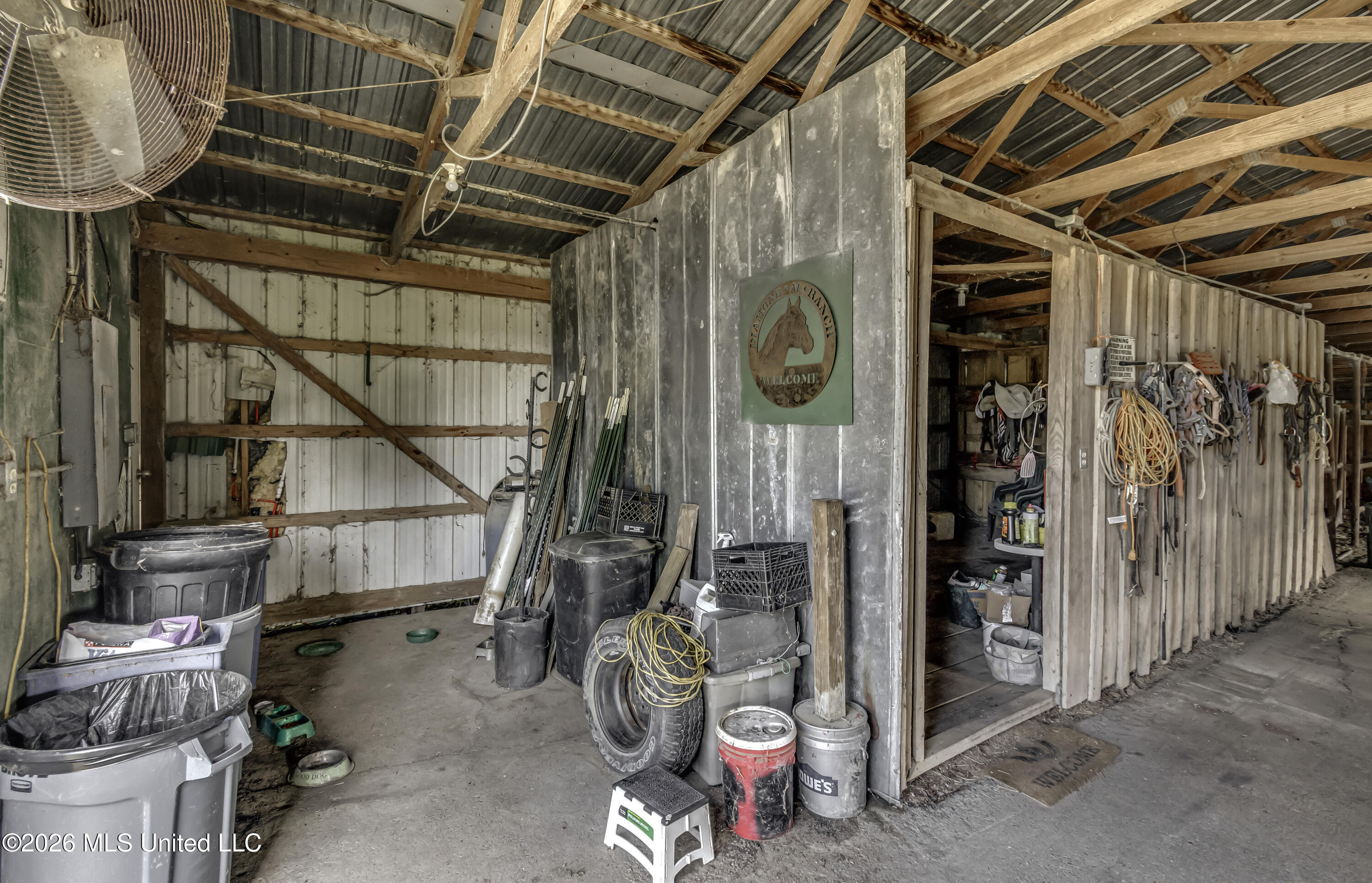253 W Petros Road Property Photo 17