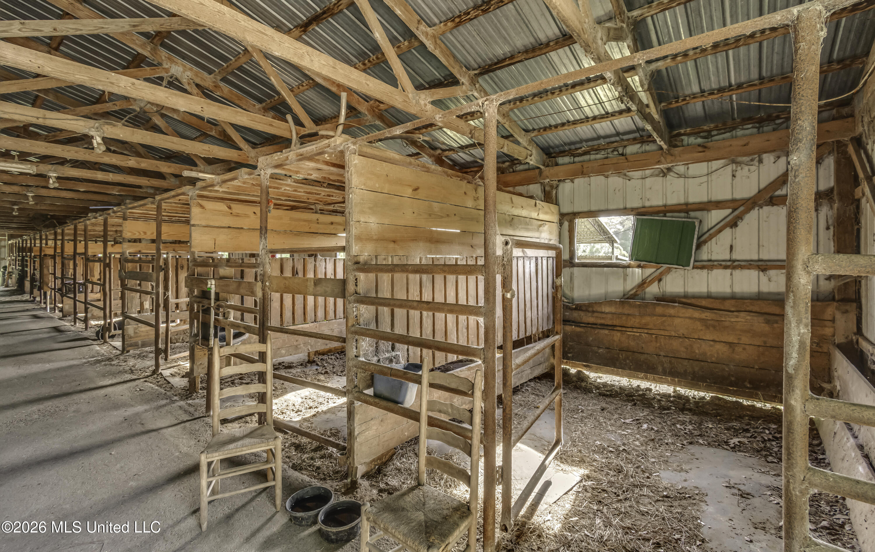 253 W Petros Road Property Photo 18