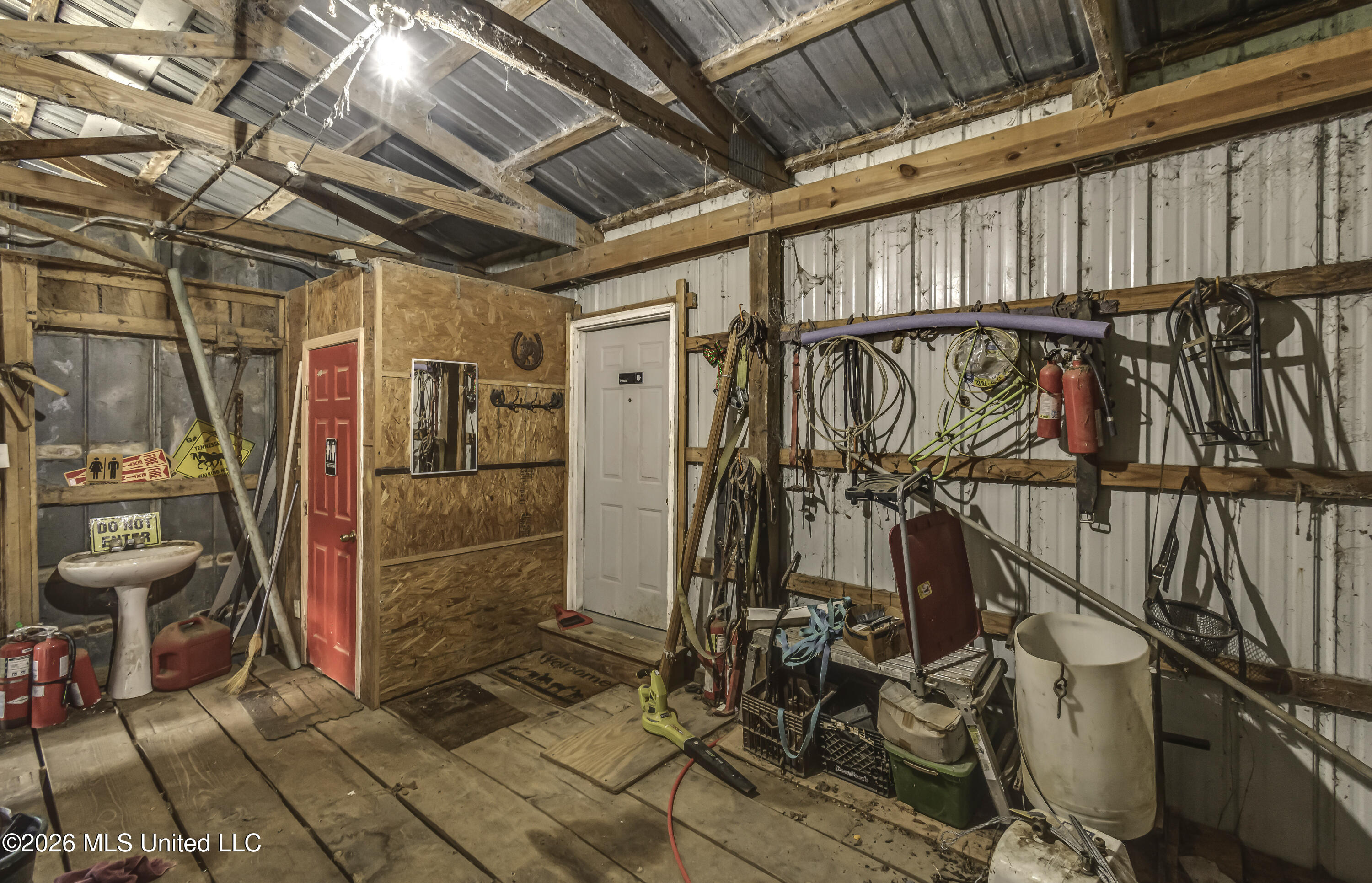 253 W Petros Road Property Photo 22