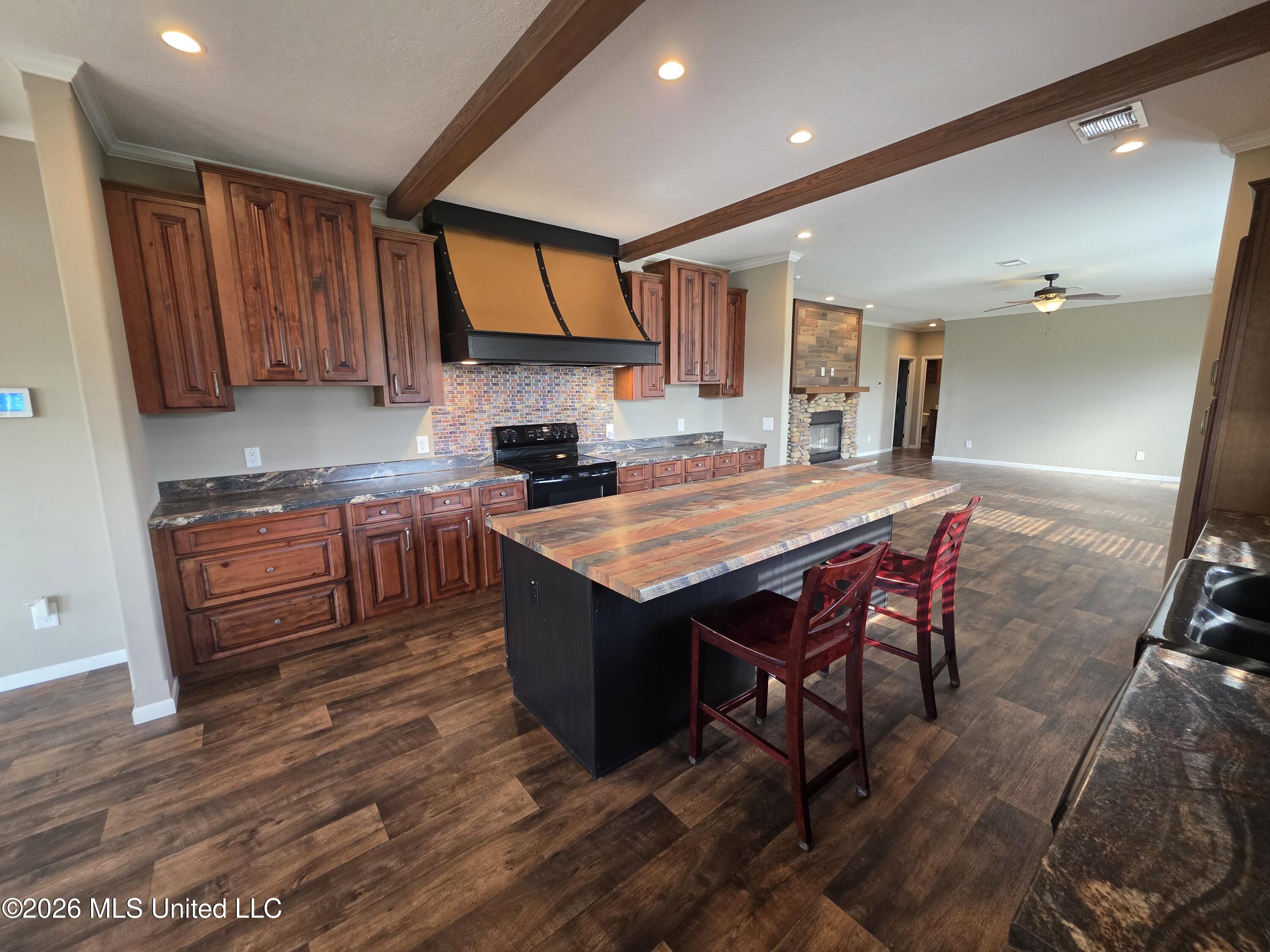 3185 Ne Mound Road Property Photo 6