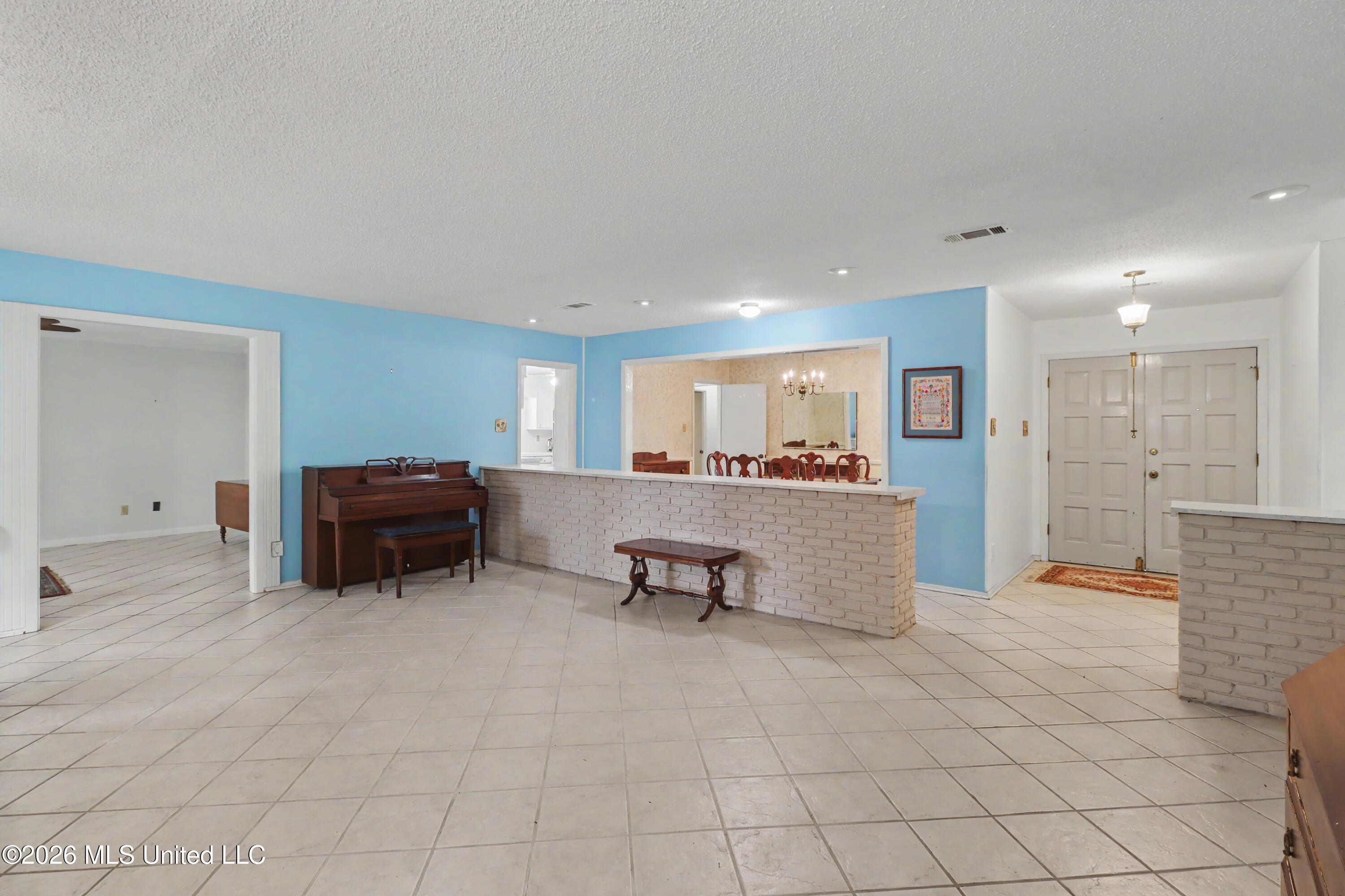 408 Melissa Drive Property Photo 5