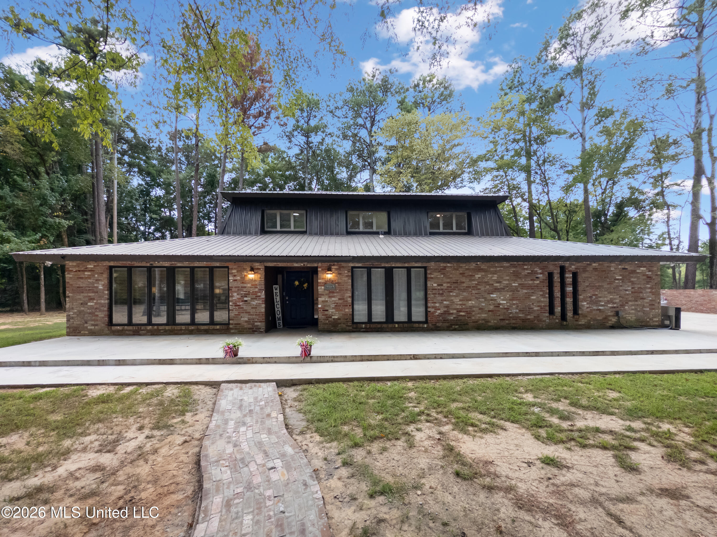 1329 Pine Glen Circle Property Photo 1