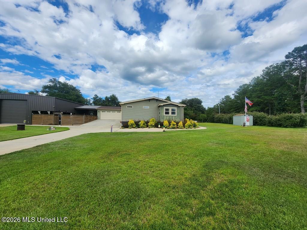 121 Molly Road Property Photo 1