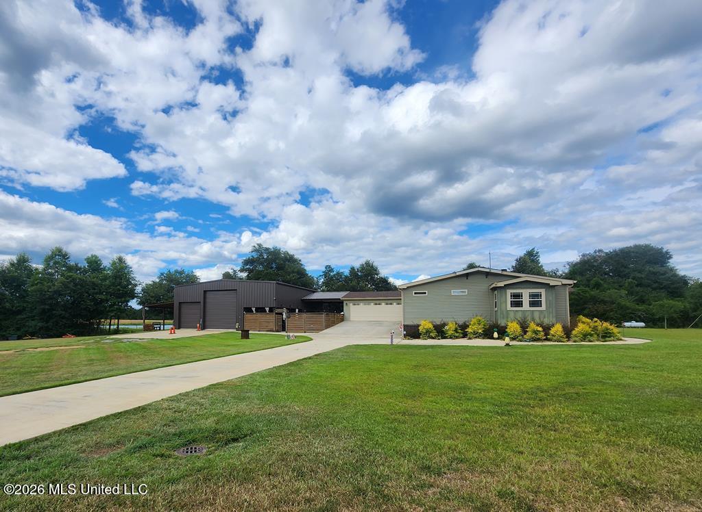 121 Molly Road Property Photo 3