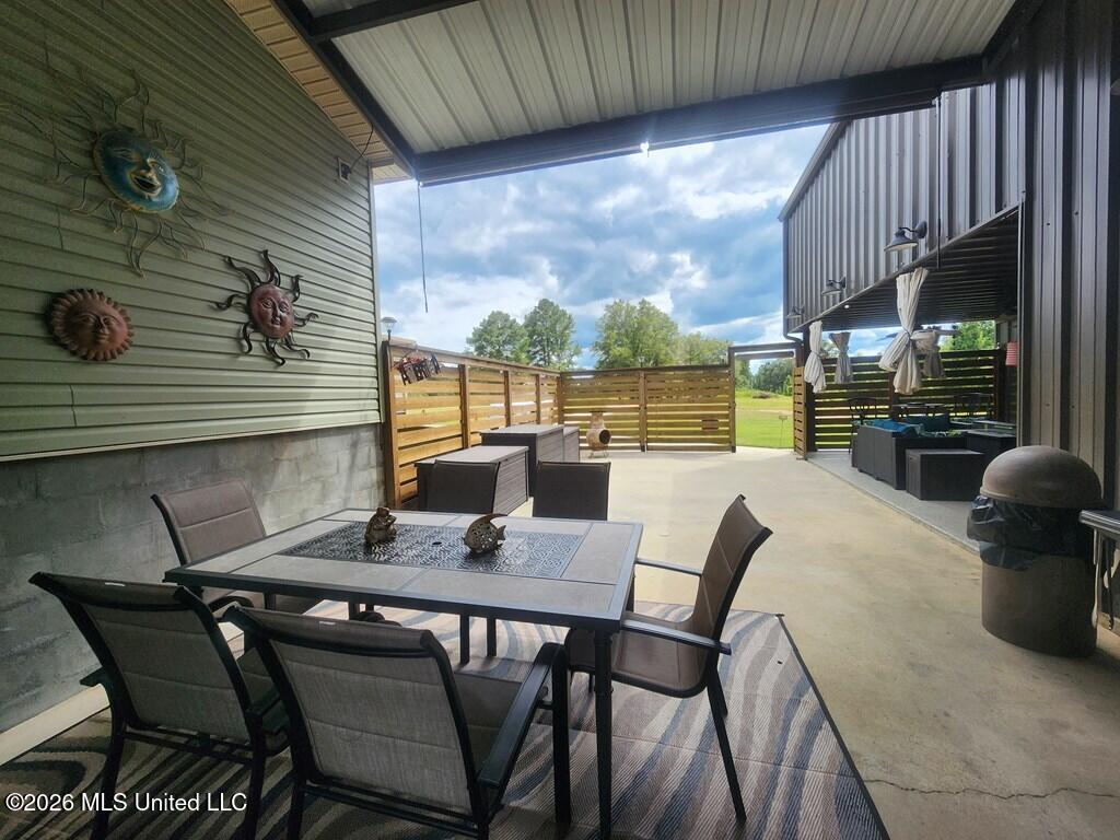 121 Molly Road Property Photo 7