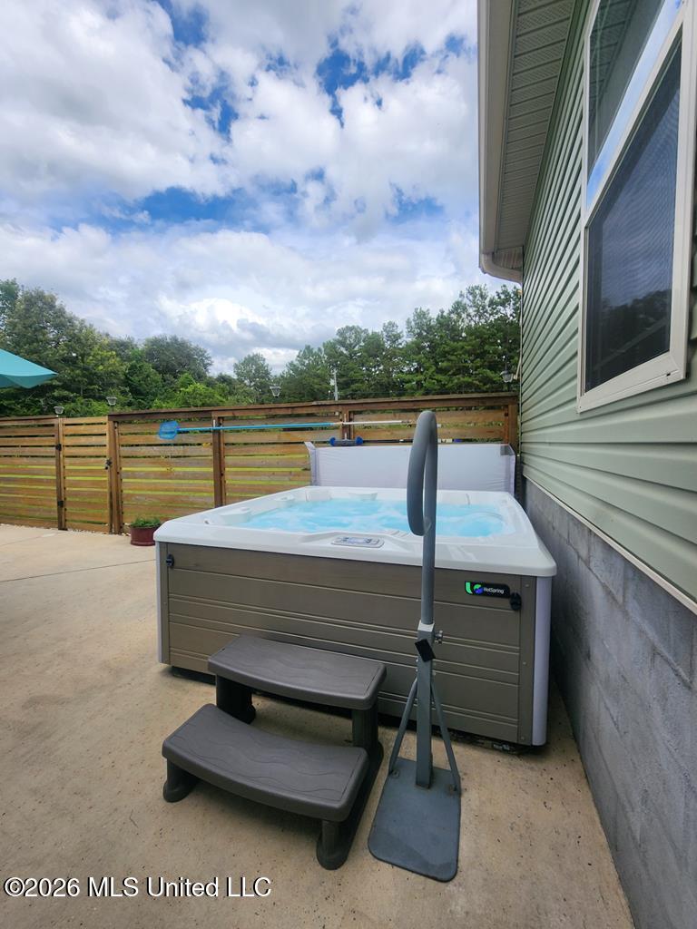 121 Molly Road Property Photo 8