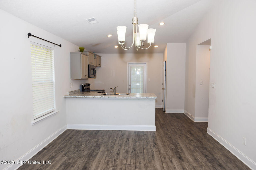 7822 Ridgedale Drive Property Photo 7