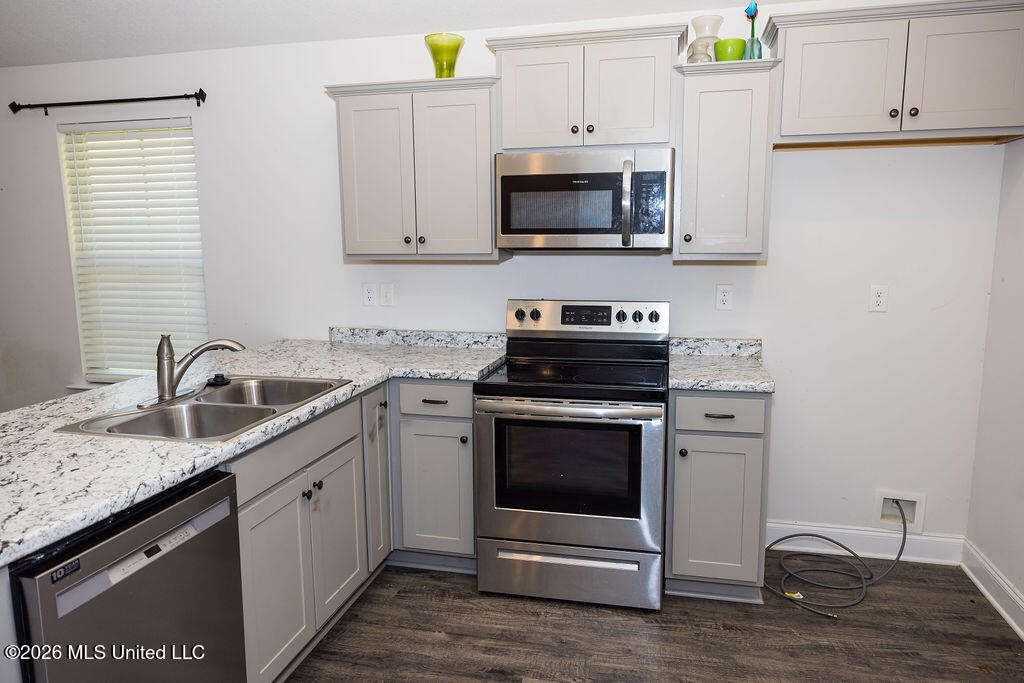 7822 Ridgedale Drive Property Photo 8