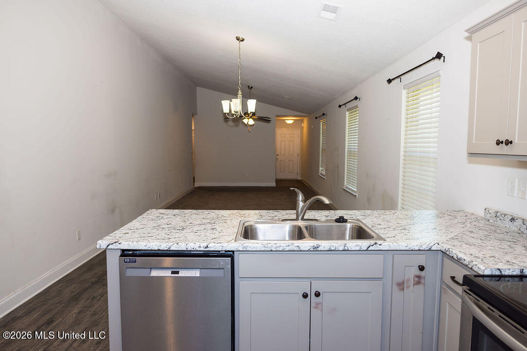 7822 Ridgedale Drive Property Photo 12