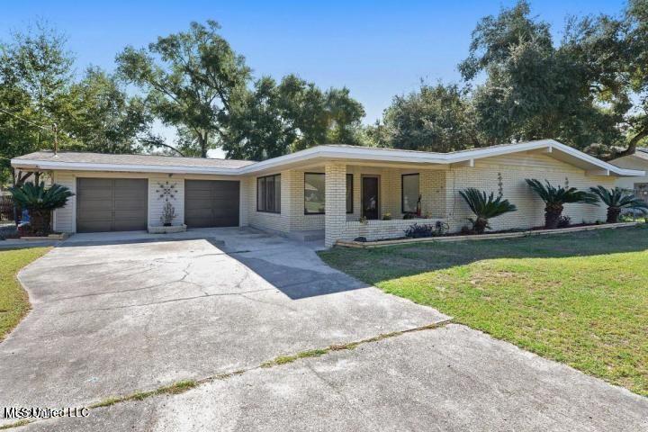 320 Lakeview Boulevard Property Photo 1