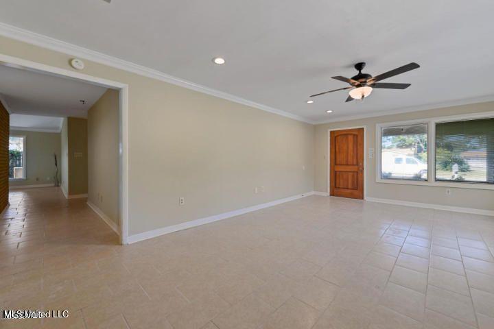 320 Lakeview Boulevard Property Photo 3