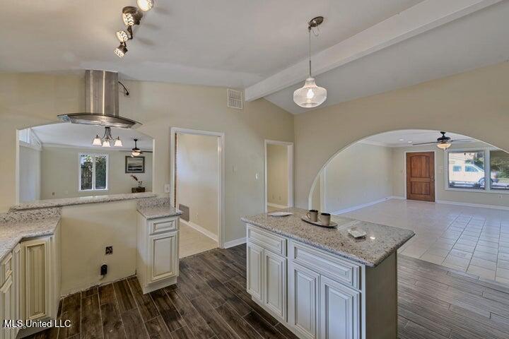320 Lakeview Boulevard Property Photo 6