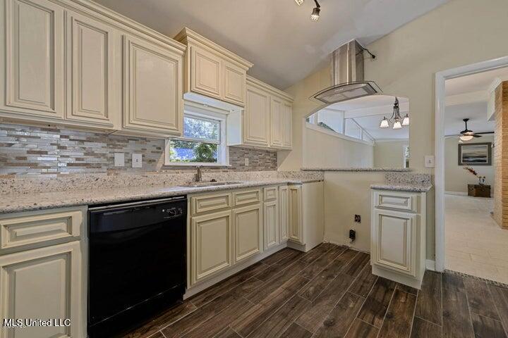 320 Lakeview Boulevard Property Photo 8