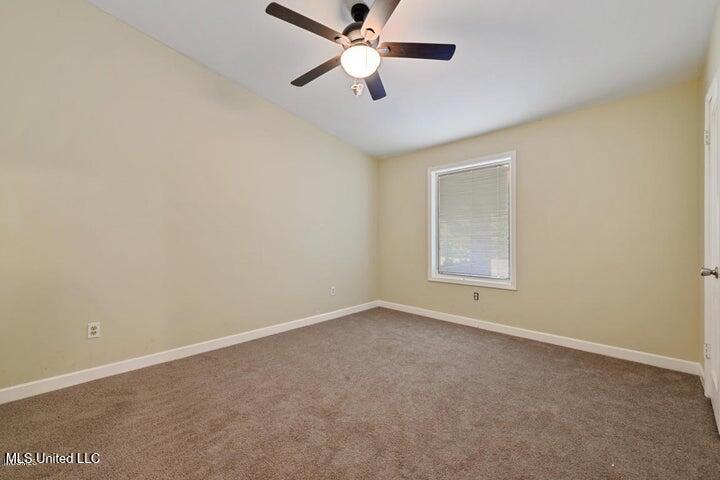 320 Lakeview Boulevard Property Photo 9