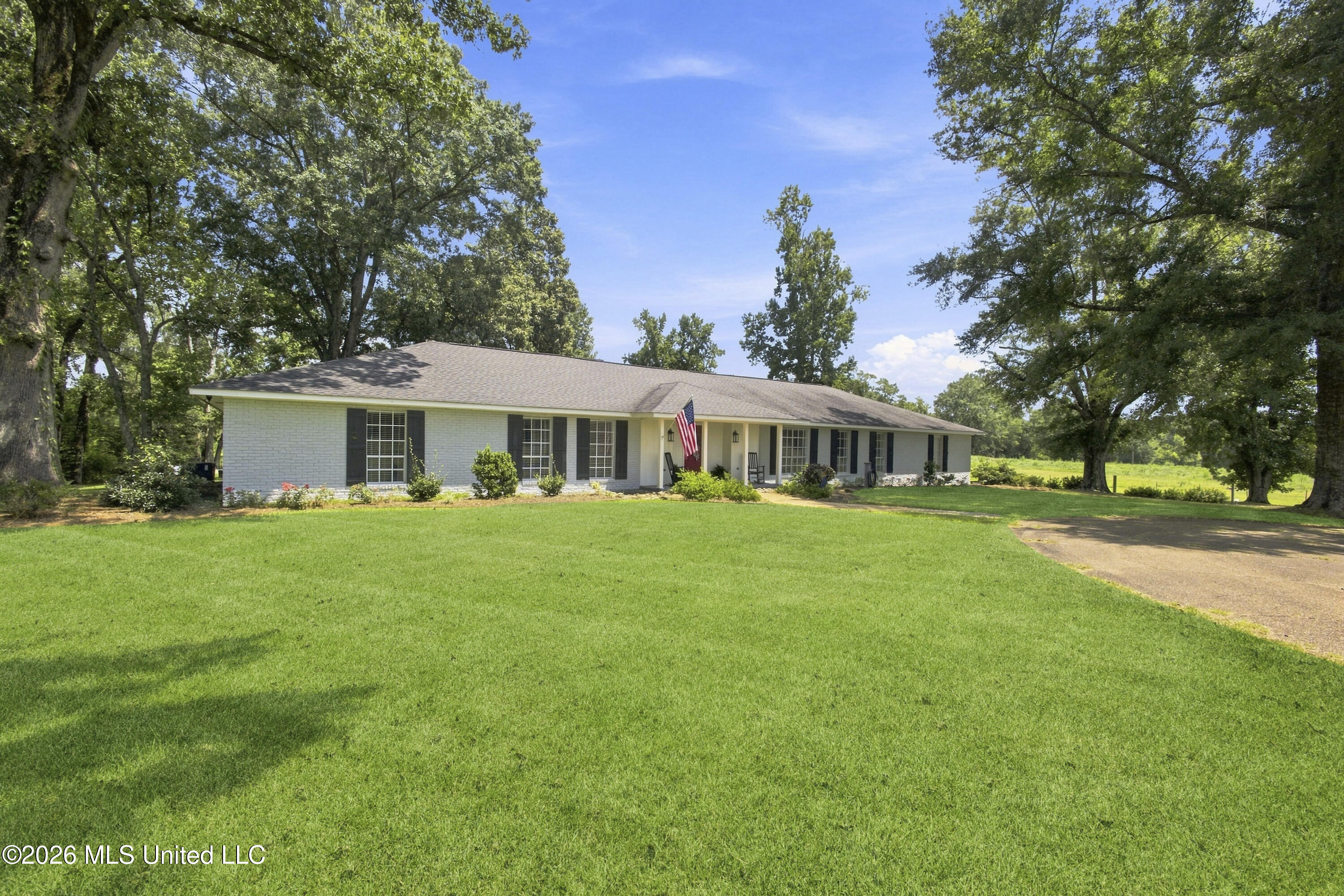 1022 L D White Road Property Photo 2