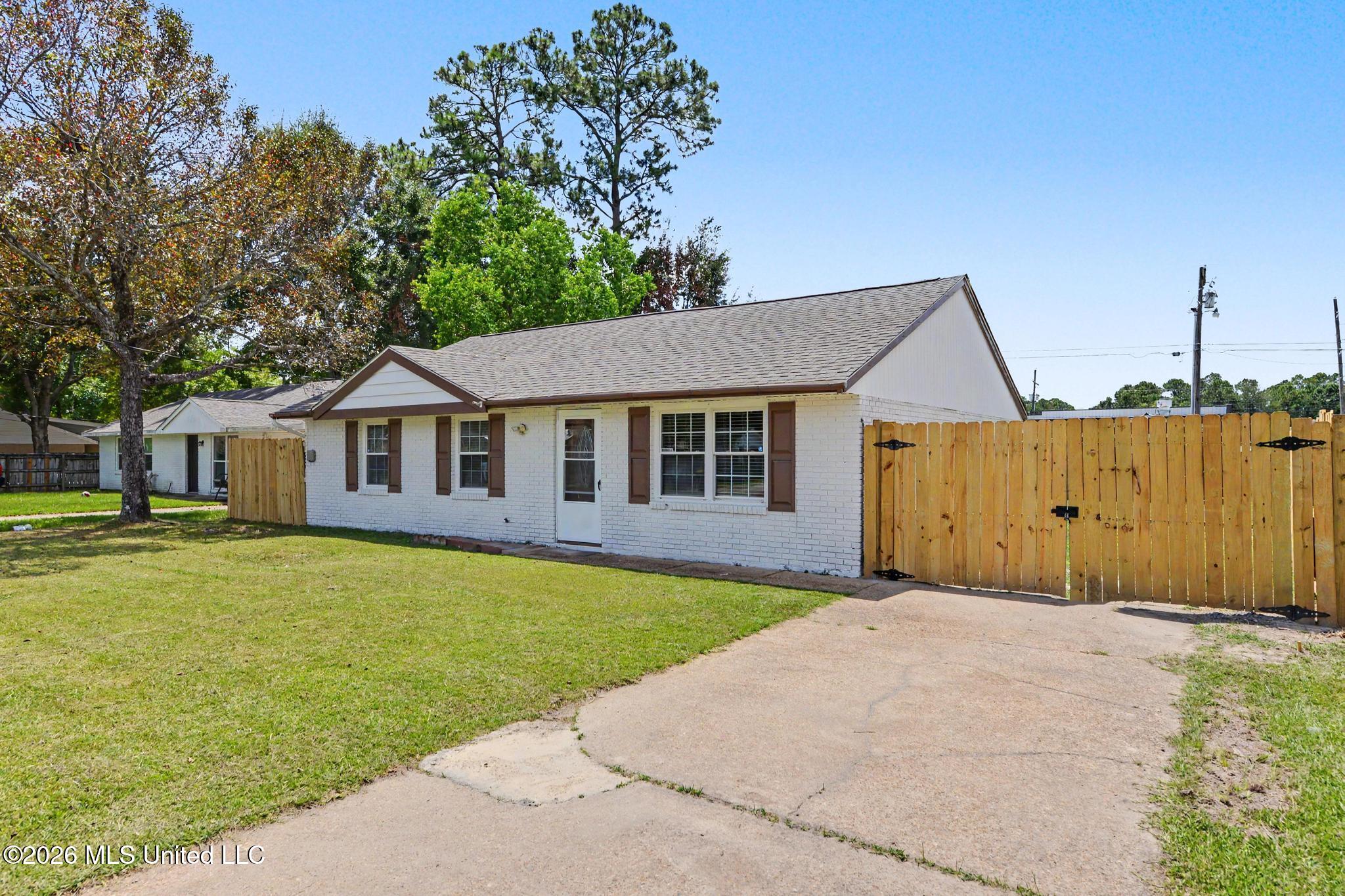 15509 Orleans Drive Property Photo 2