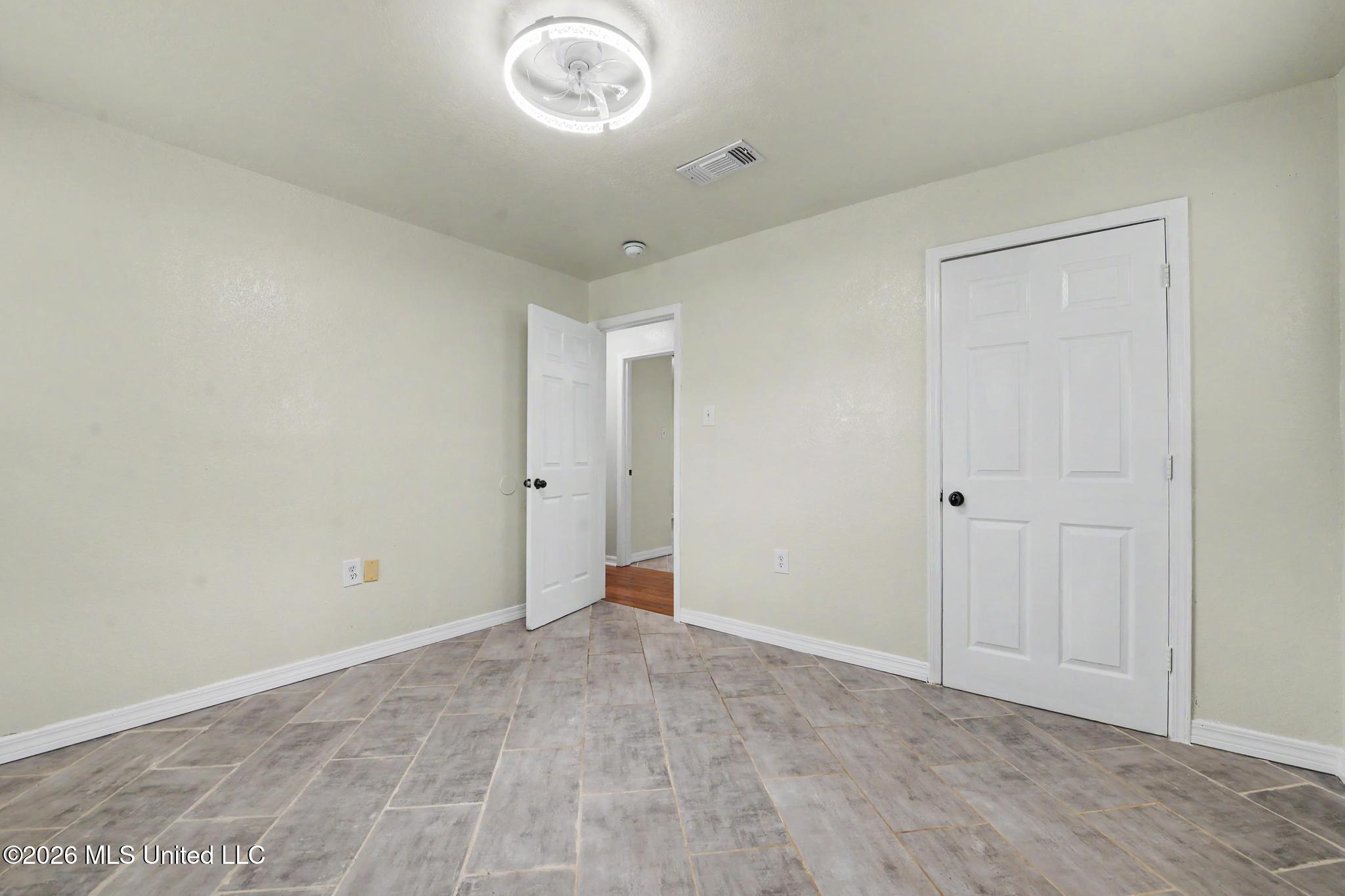 15509 Orleans Drive Property Photo 11