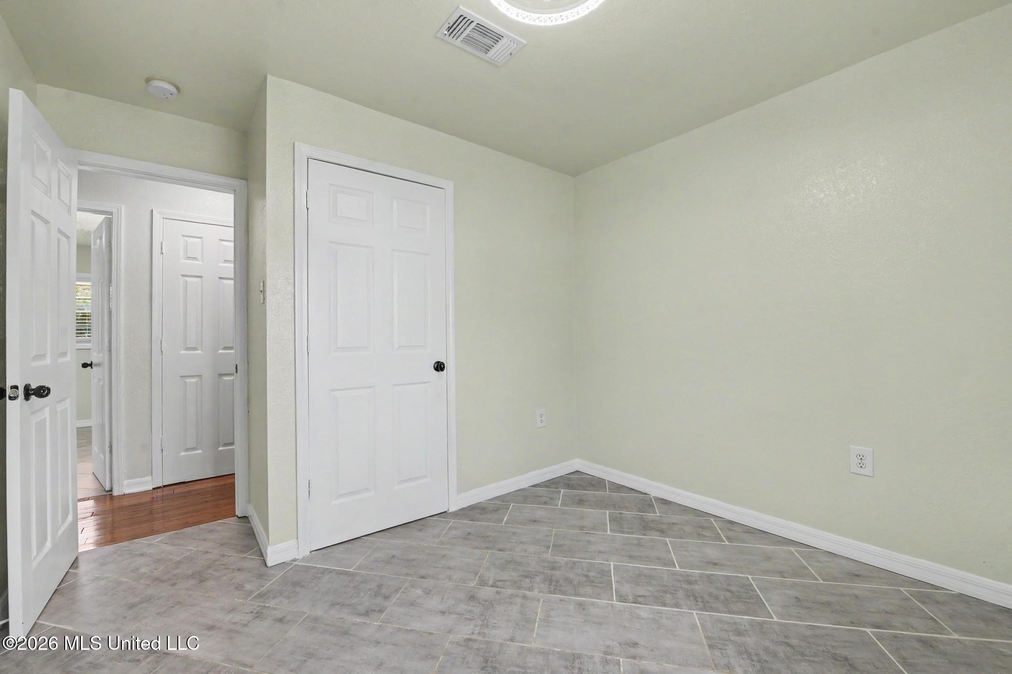 15509 Orleans Drive Property Photo 15