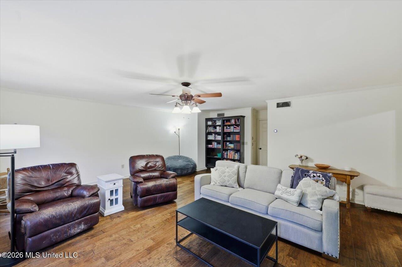 324 Warwick Road Property Photo 12