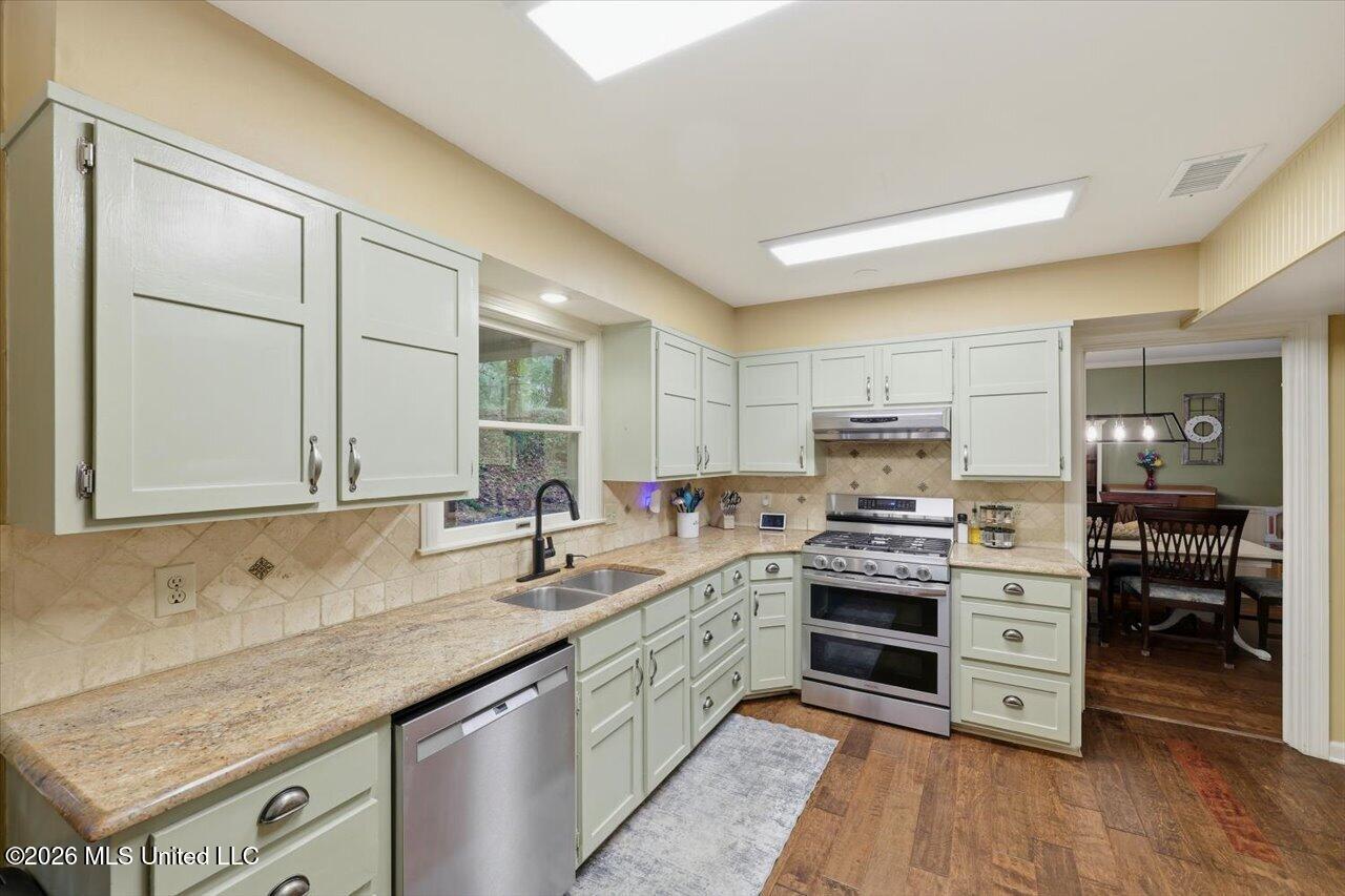 324 Warwick Road Property Photo 14