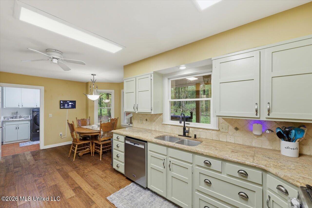 324 Warwick Road Property Photo 17