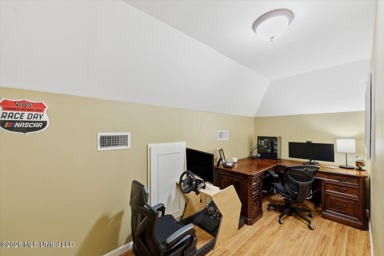 324 Warwick Road Property Photo 45