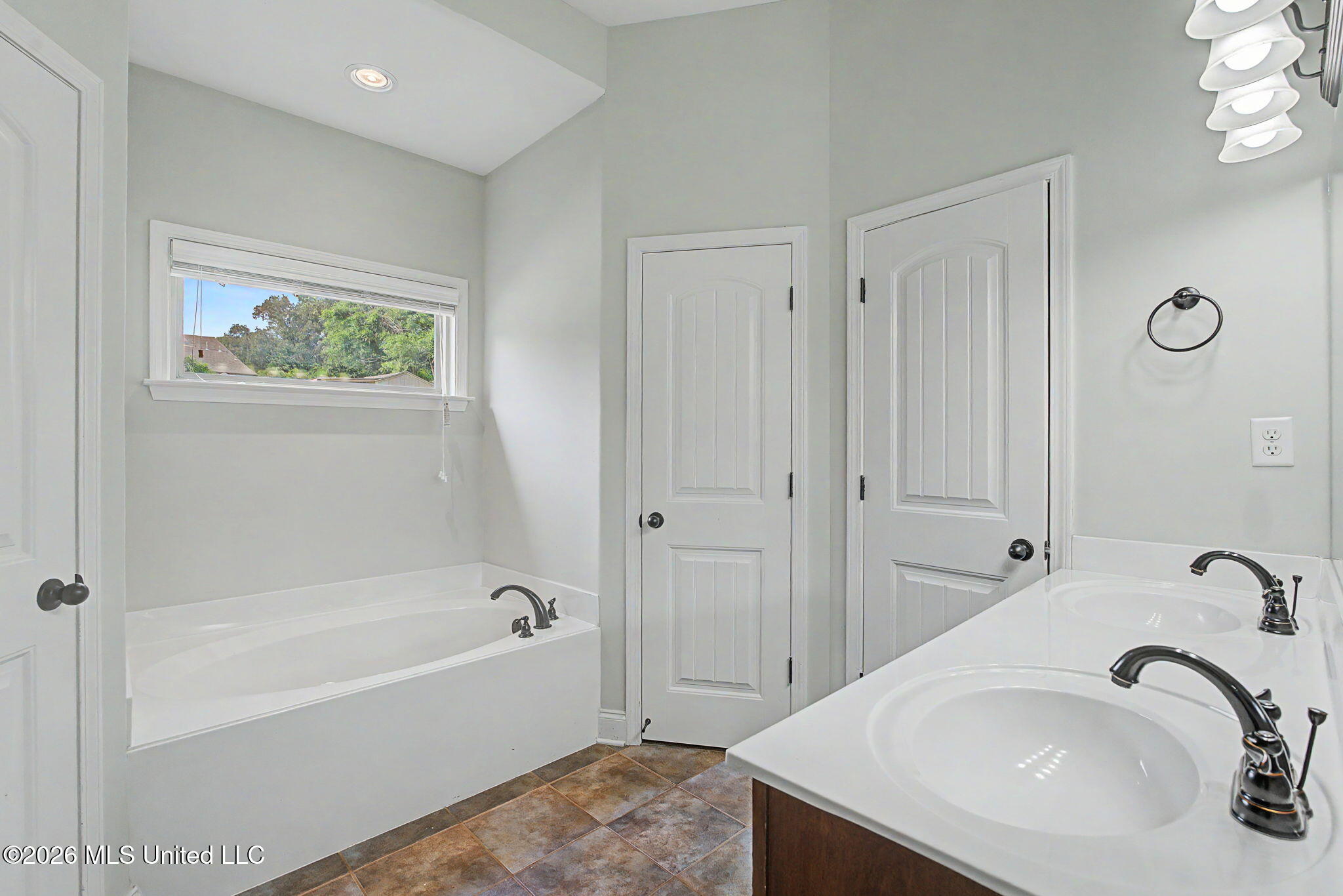 1316 N Heritage Circle Property Photo 19