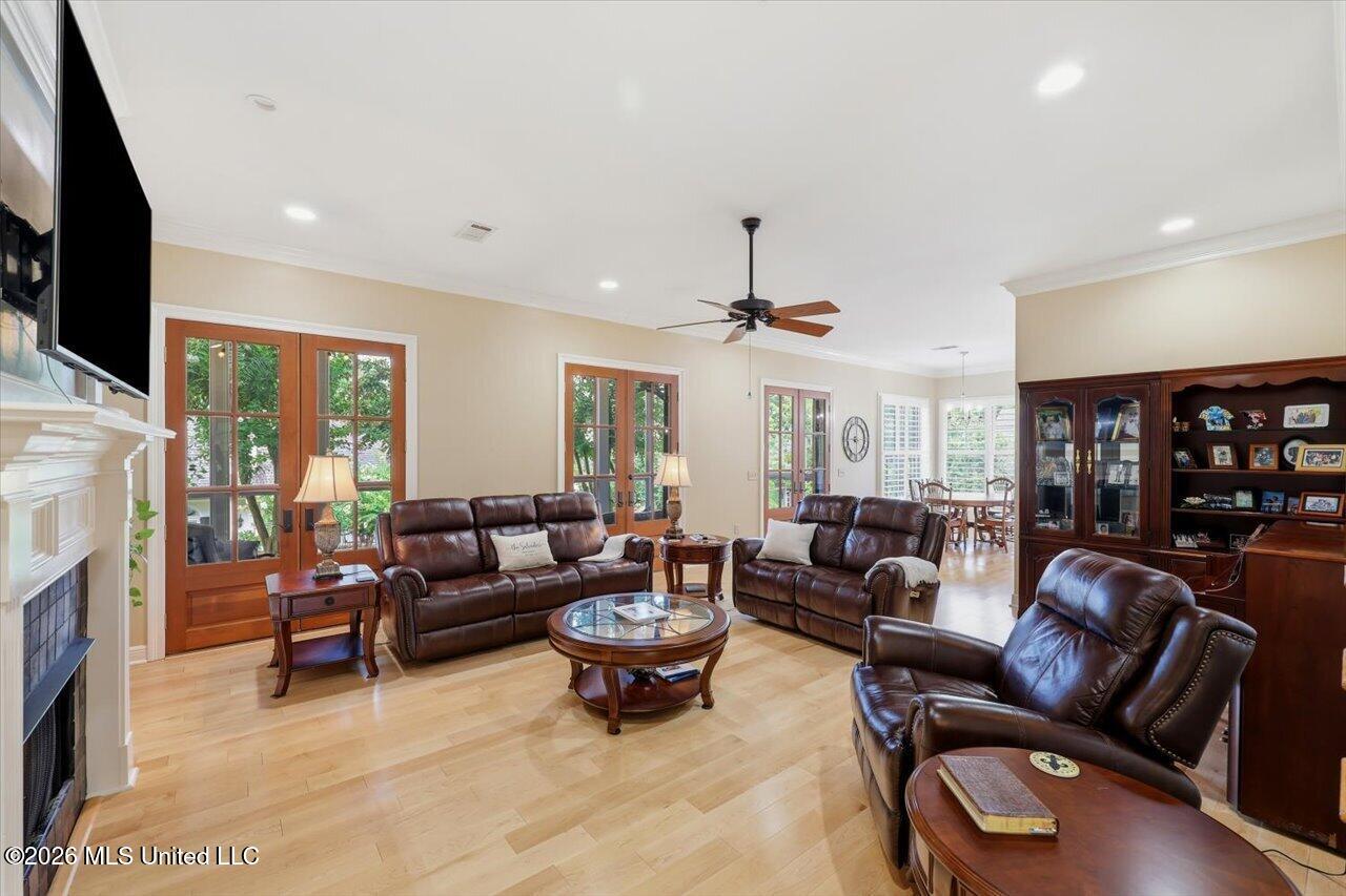297 Roses Bluff Drive Property Photo 13