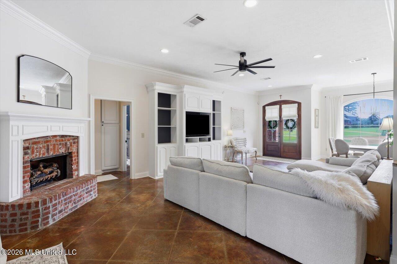 106 Cedar Green Cove Property Photo 8