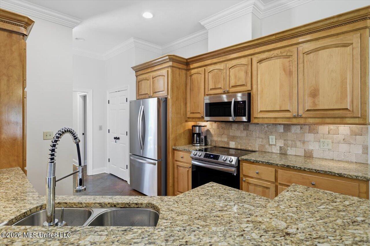 106 Cedar Green Cove Property Photo 9