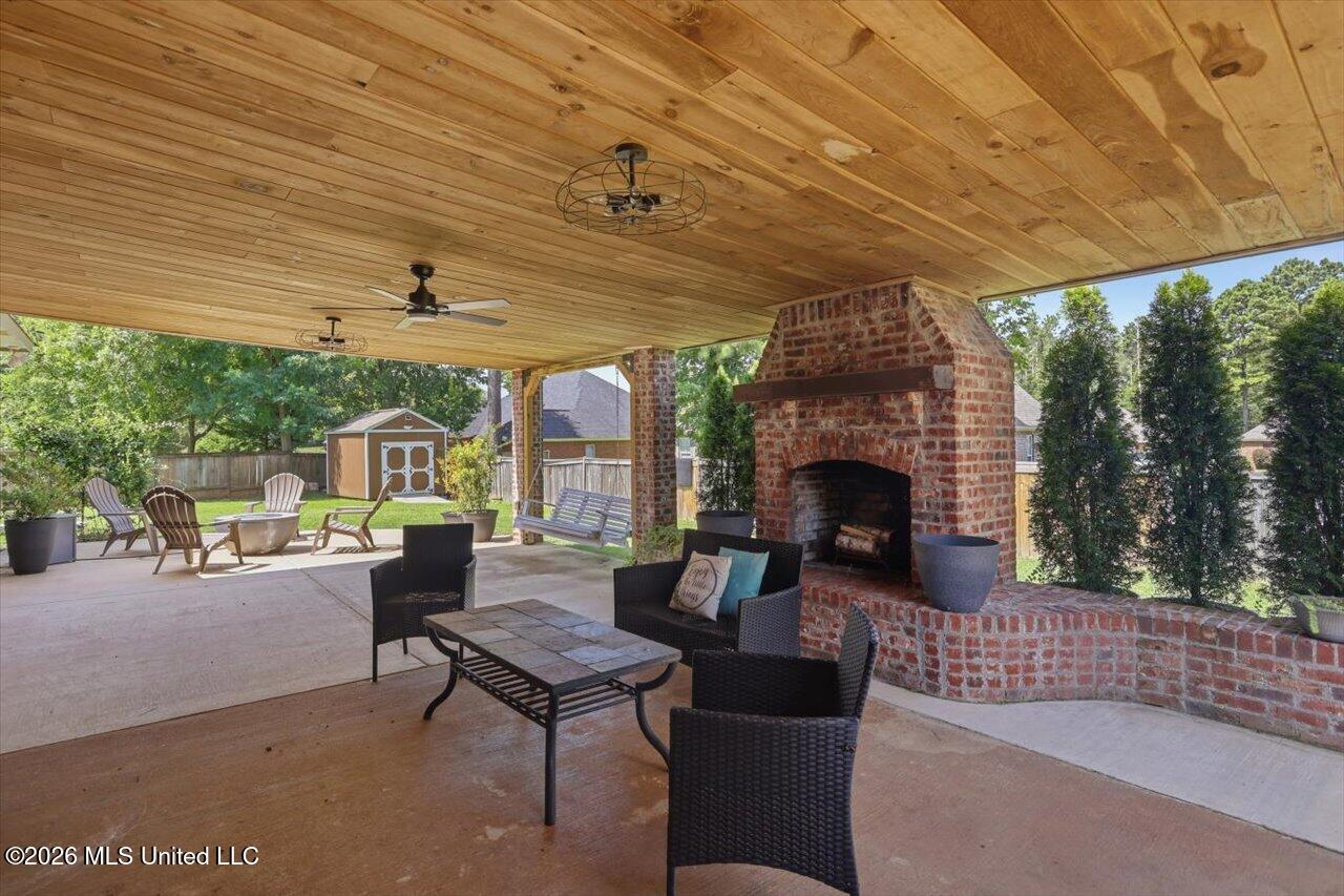 106 Cedar Green Cove Property Photo 27