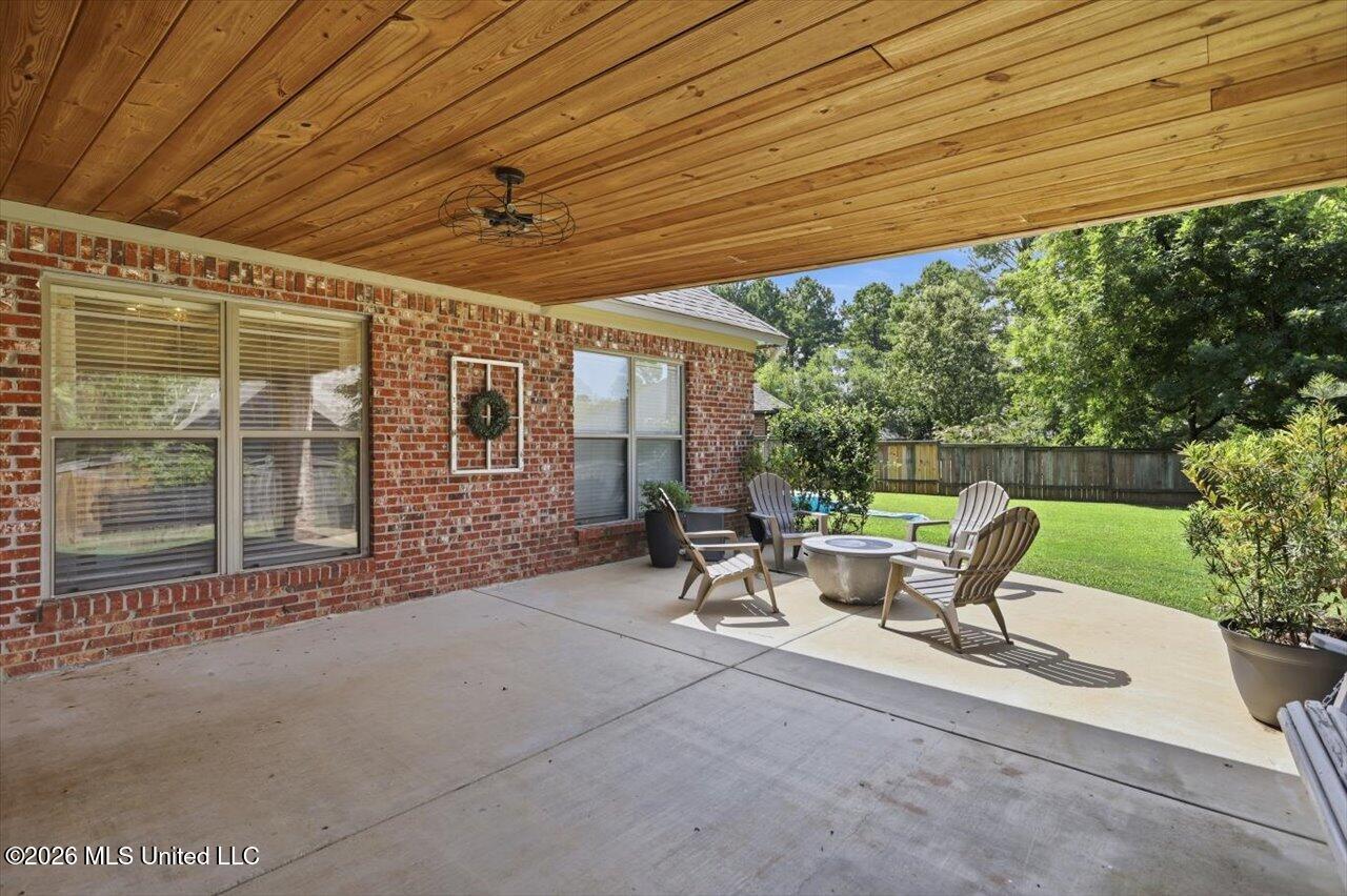 106 Cedar Green Cove Property Photo 28