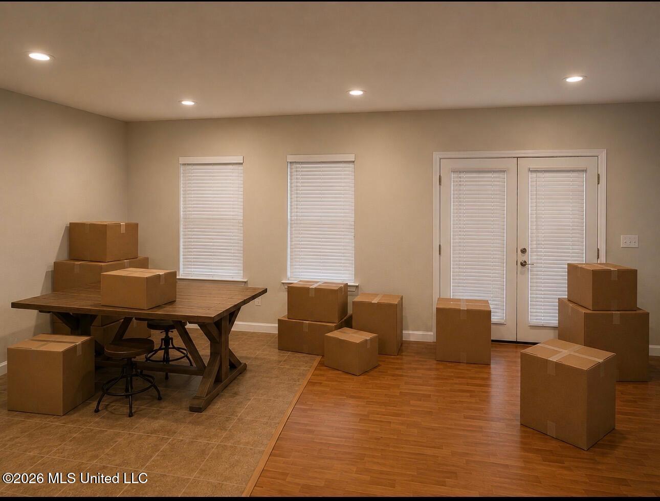 560 Royal Oak Drive Property Photo 2