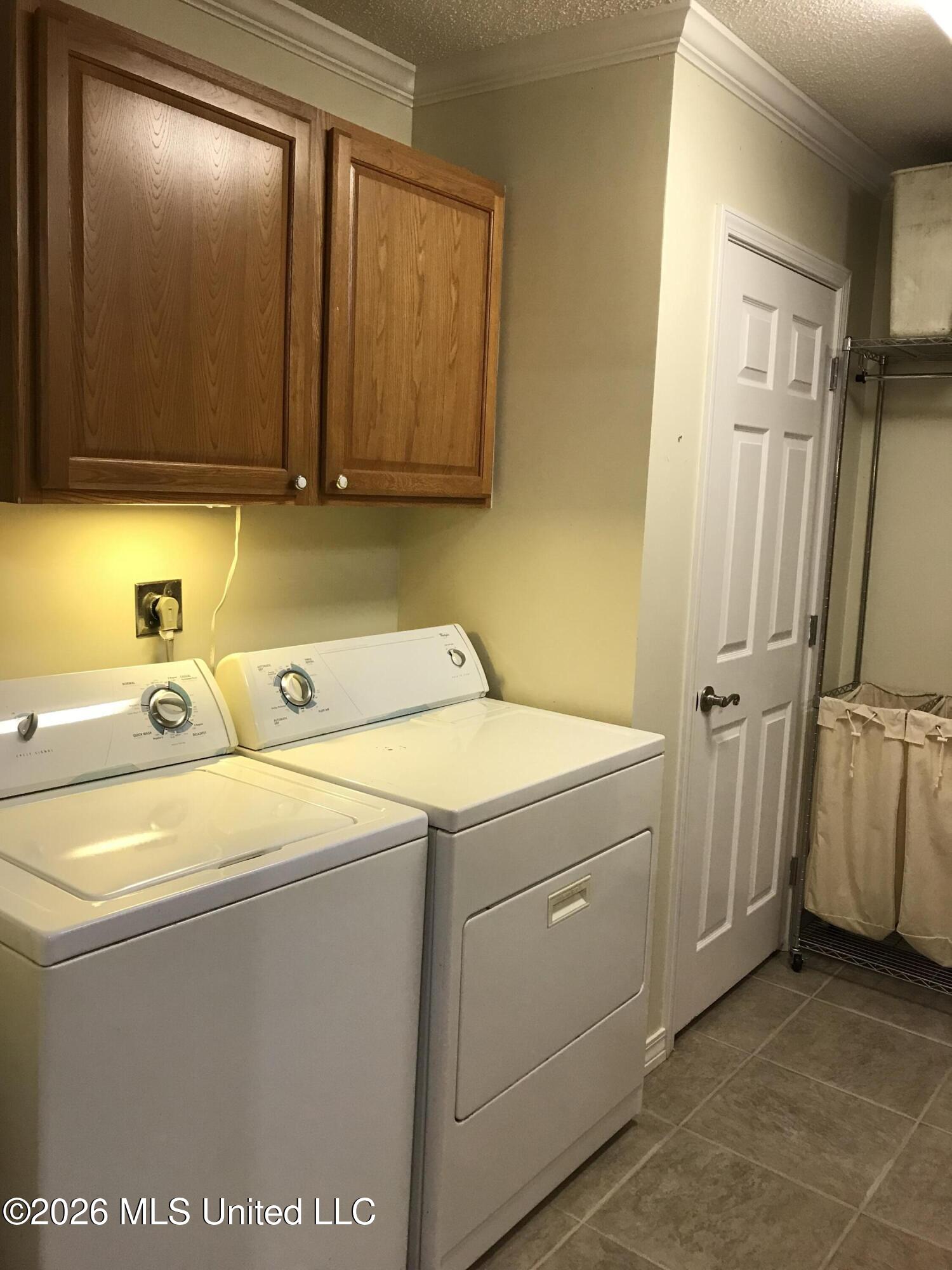 560 Royal Oak Drive Property Photo 4