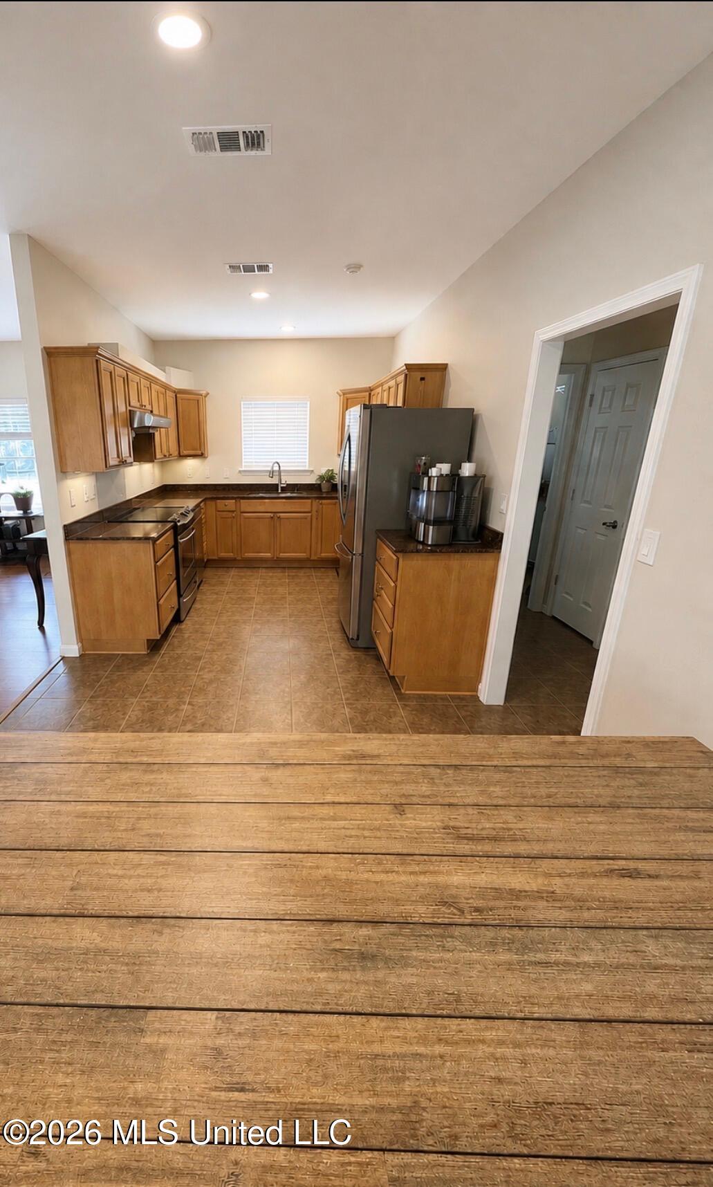 560 Royal Oak Drive Property Photo 6
