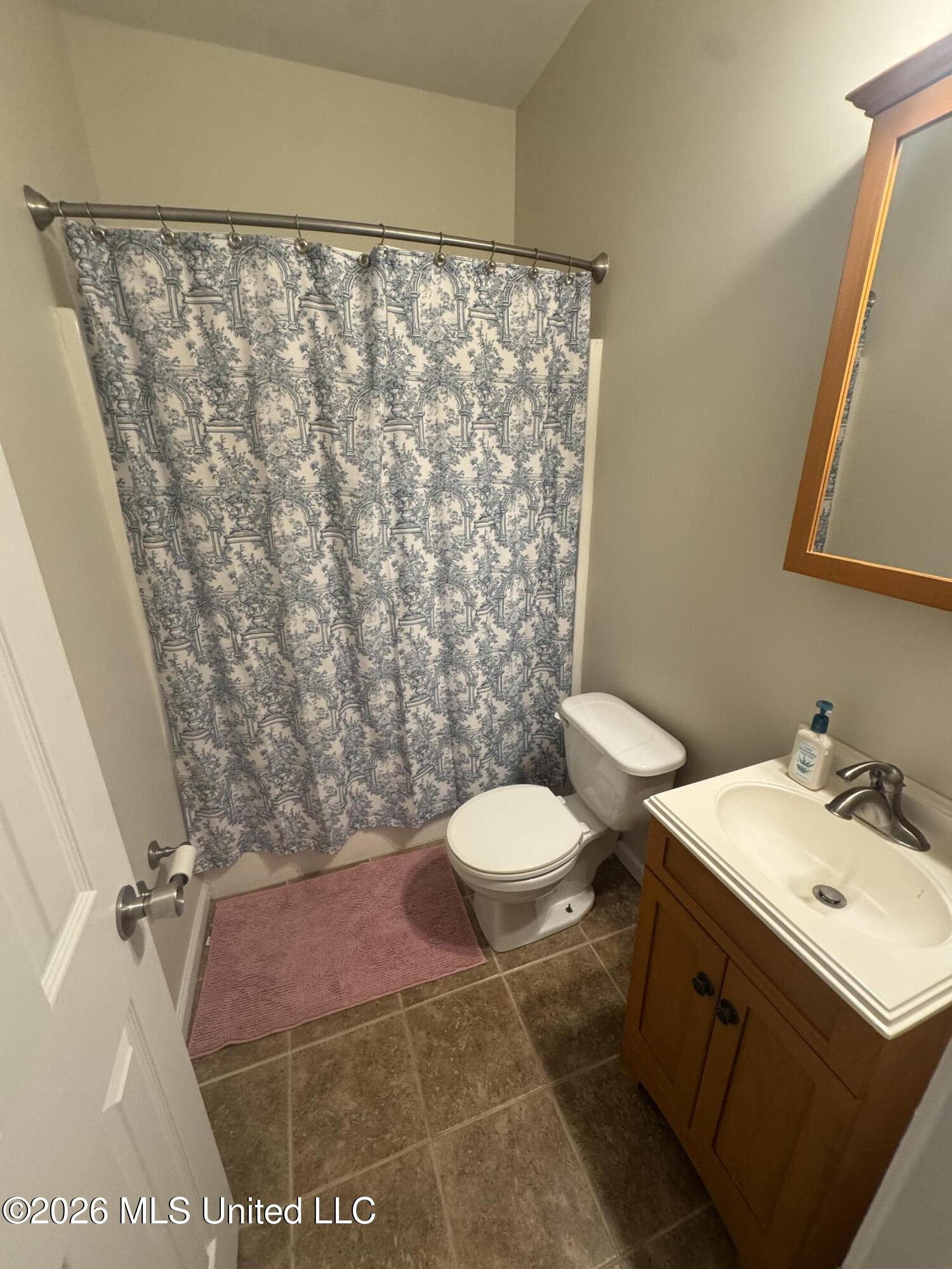 560 Royal Oak Drive Property Photo 7