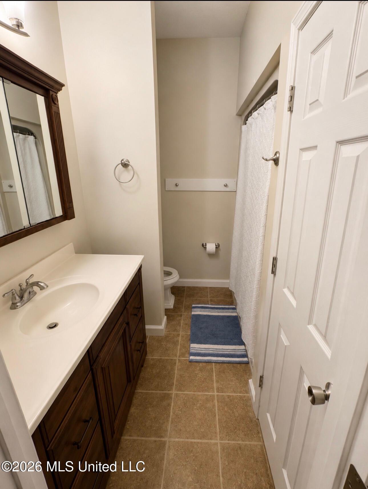 560 Royal Oak Drive Property Photo 8