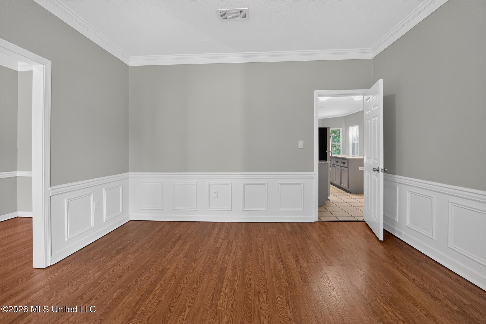 320 Hanley Circle Property Photo 6
