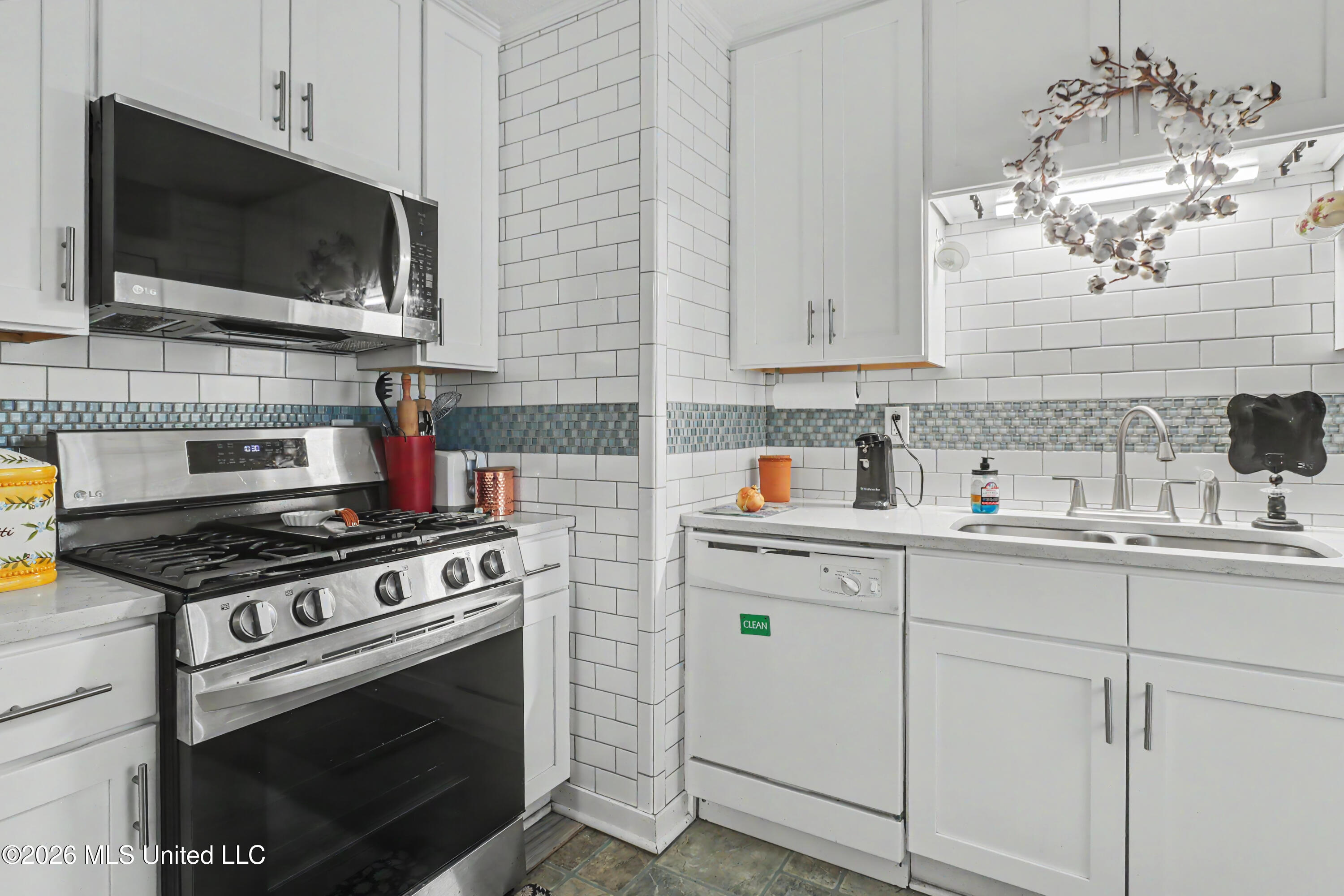 202 Sedgewick Street Property Photo 3