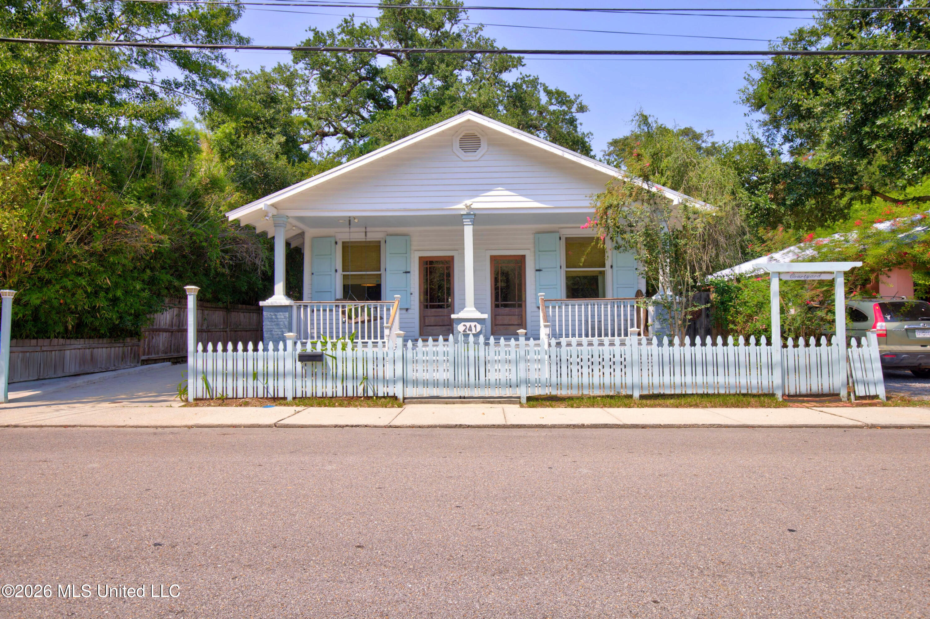 241 Washington Street Property Photo 2
