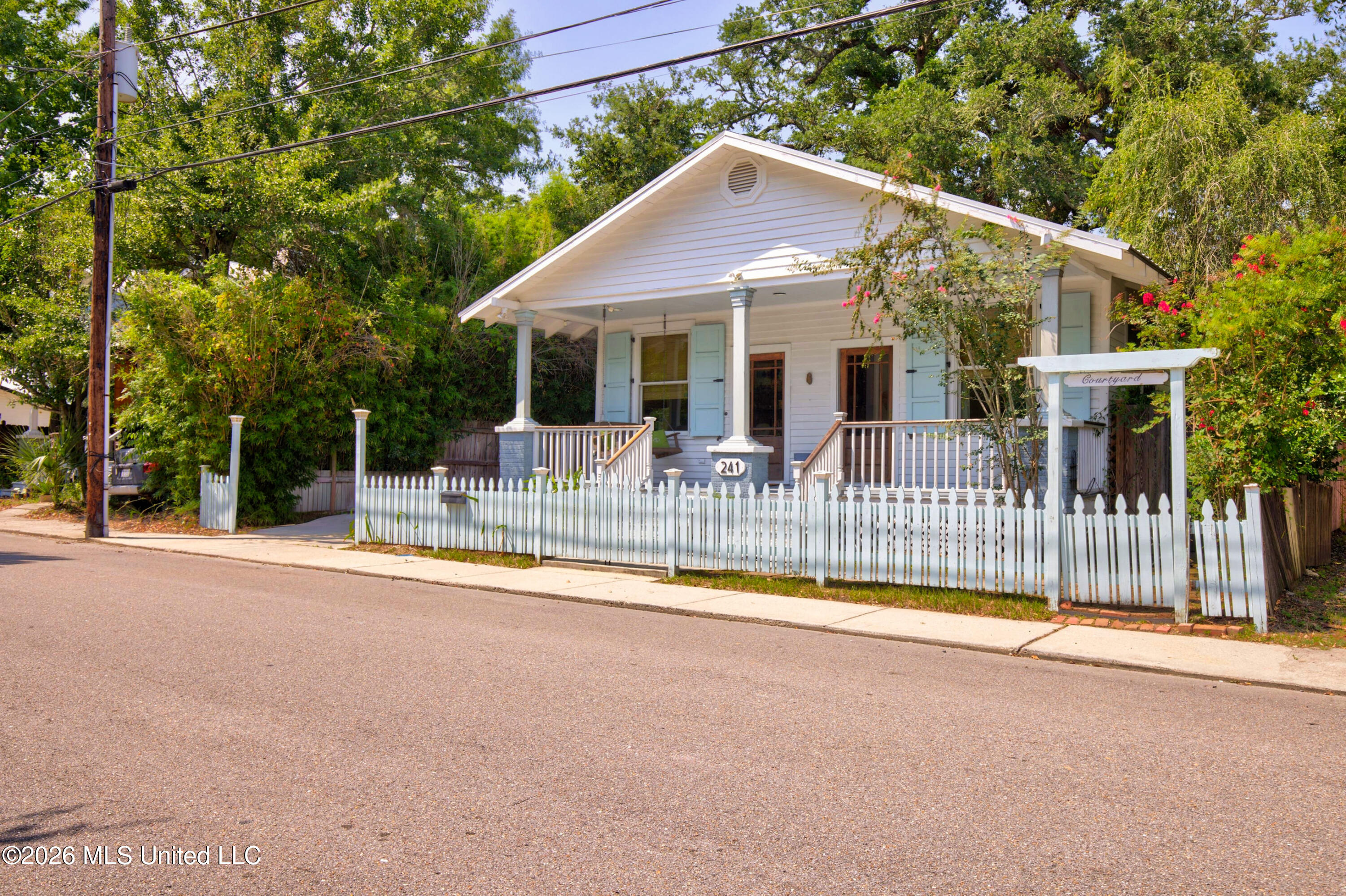 241 Washington Street Property Photo 4