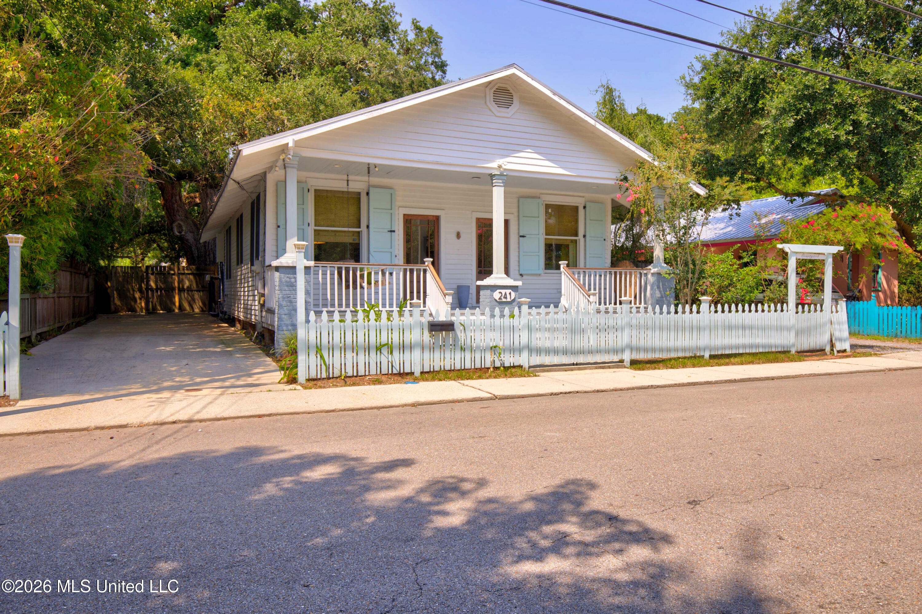 241 Washington Street Property Photo 5