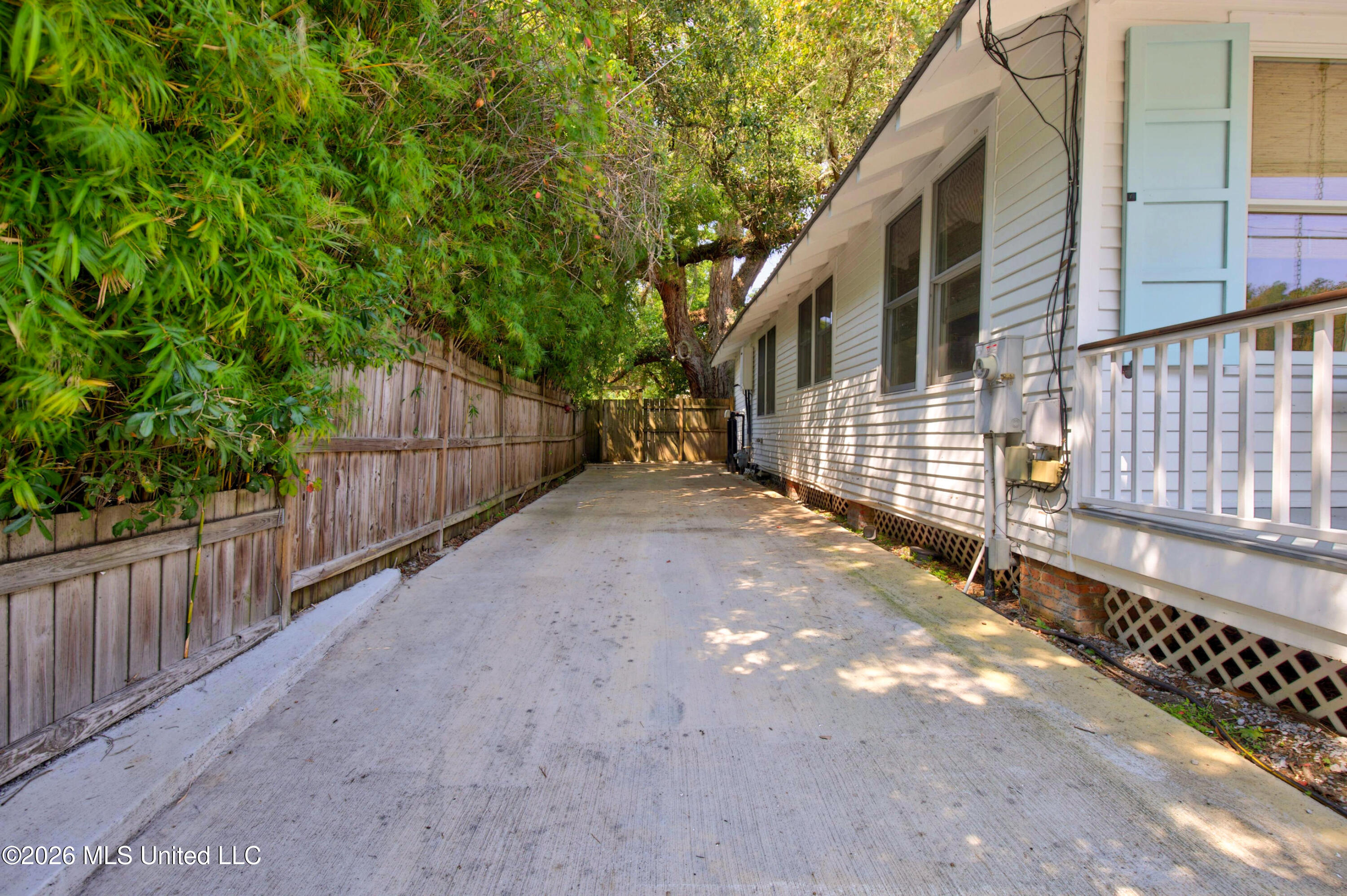 241 Washington Street Property Photo 6