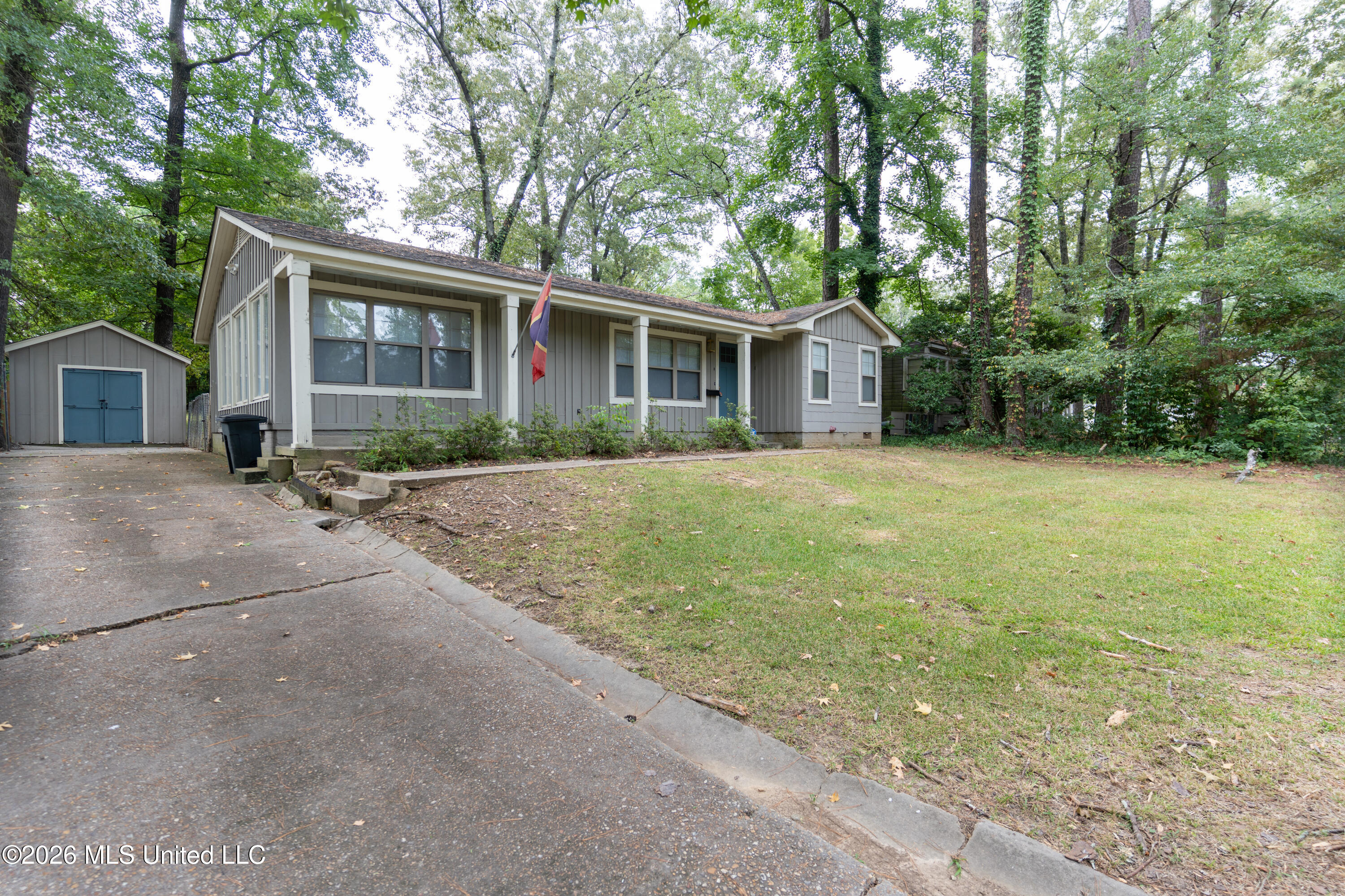 4516 Meadowridge Drive Property Photo 2