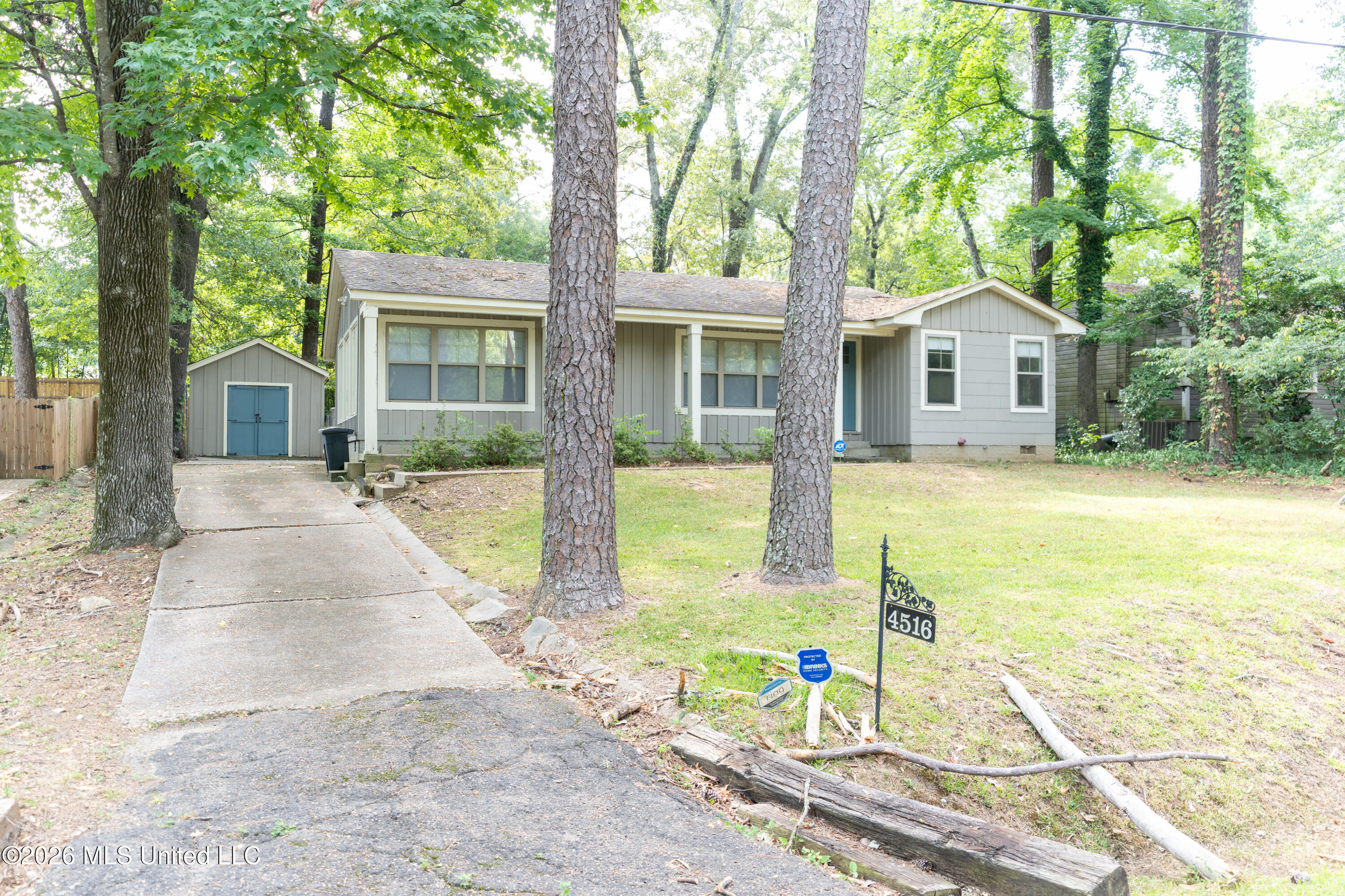 4516 Meadowridge Drive Property Photo 3