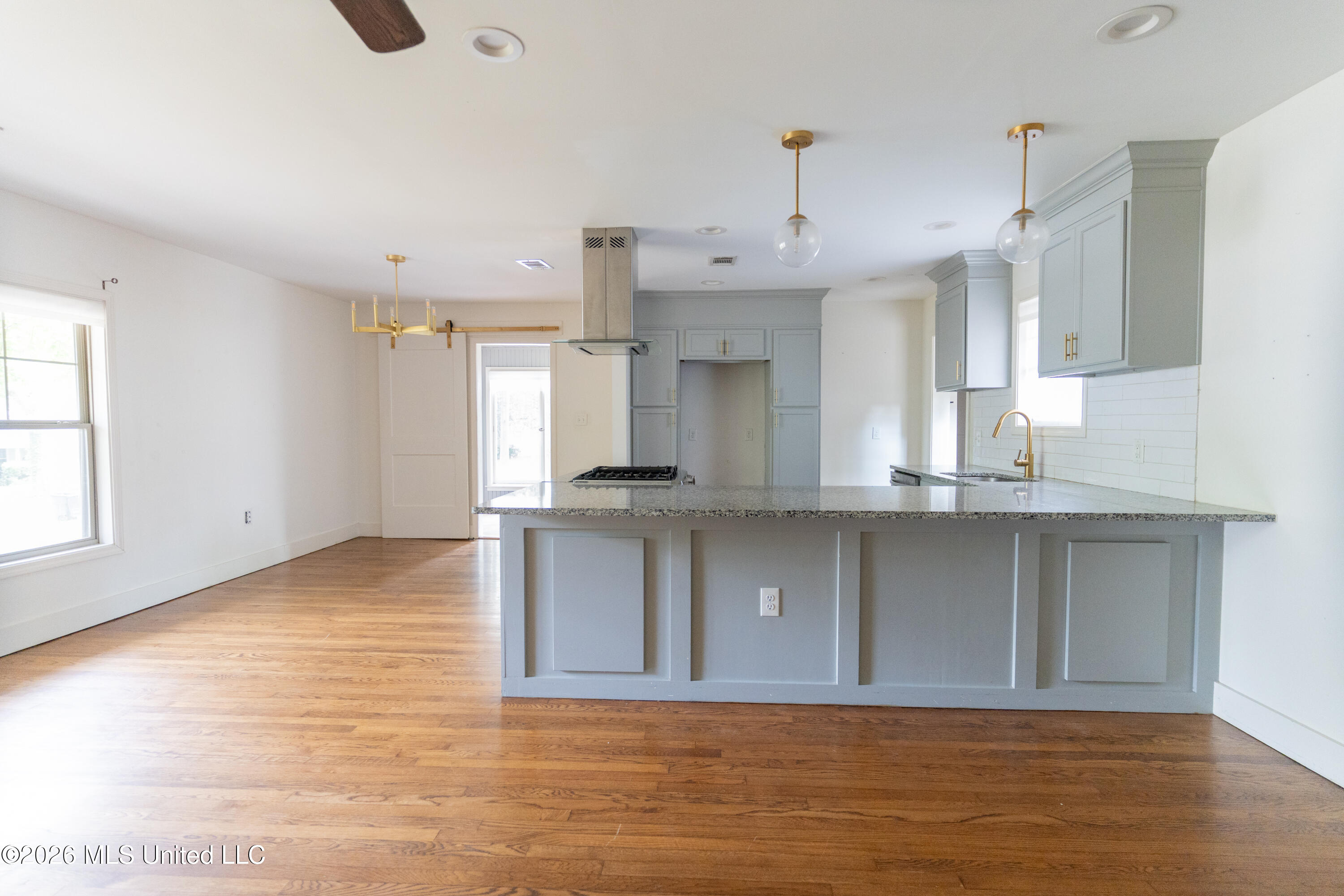4516 Meadowridge Drive Property Photo 4
