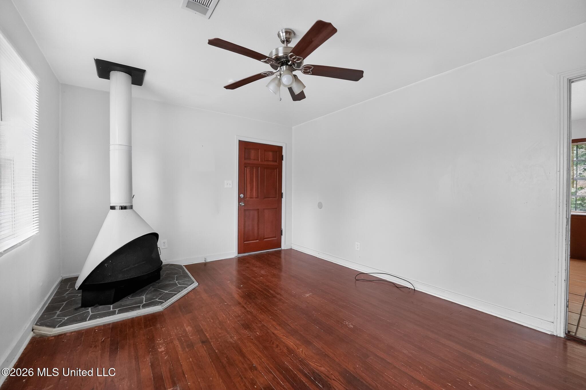 1601 Maria Drive Property Photo 4