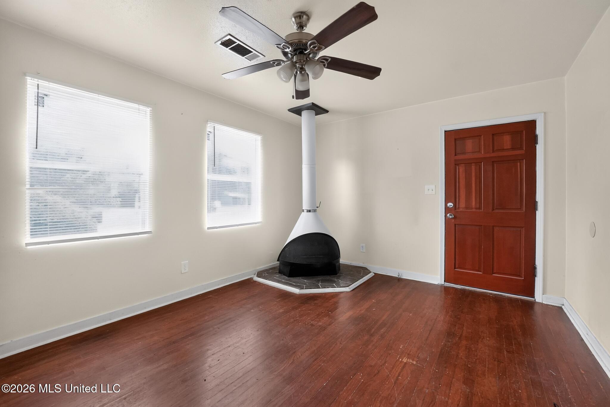 1601 Maria Drive Property Photo 5