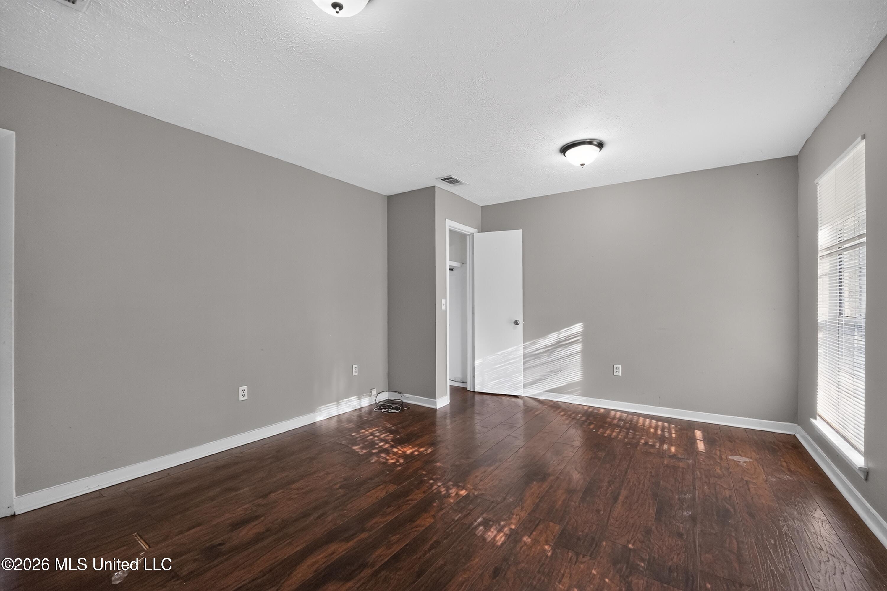 6352 Abraham Lincoln Drive Property Photo 6