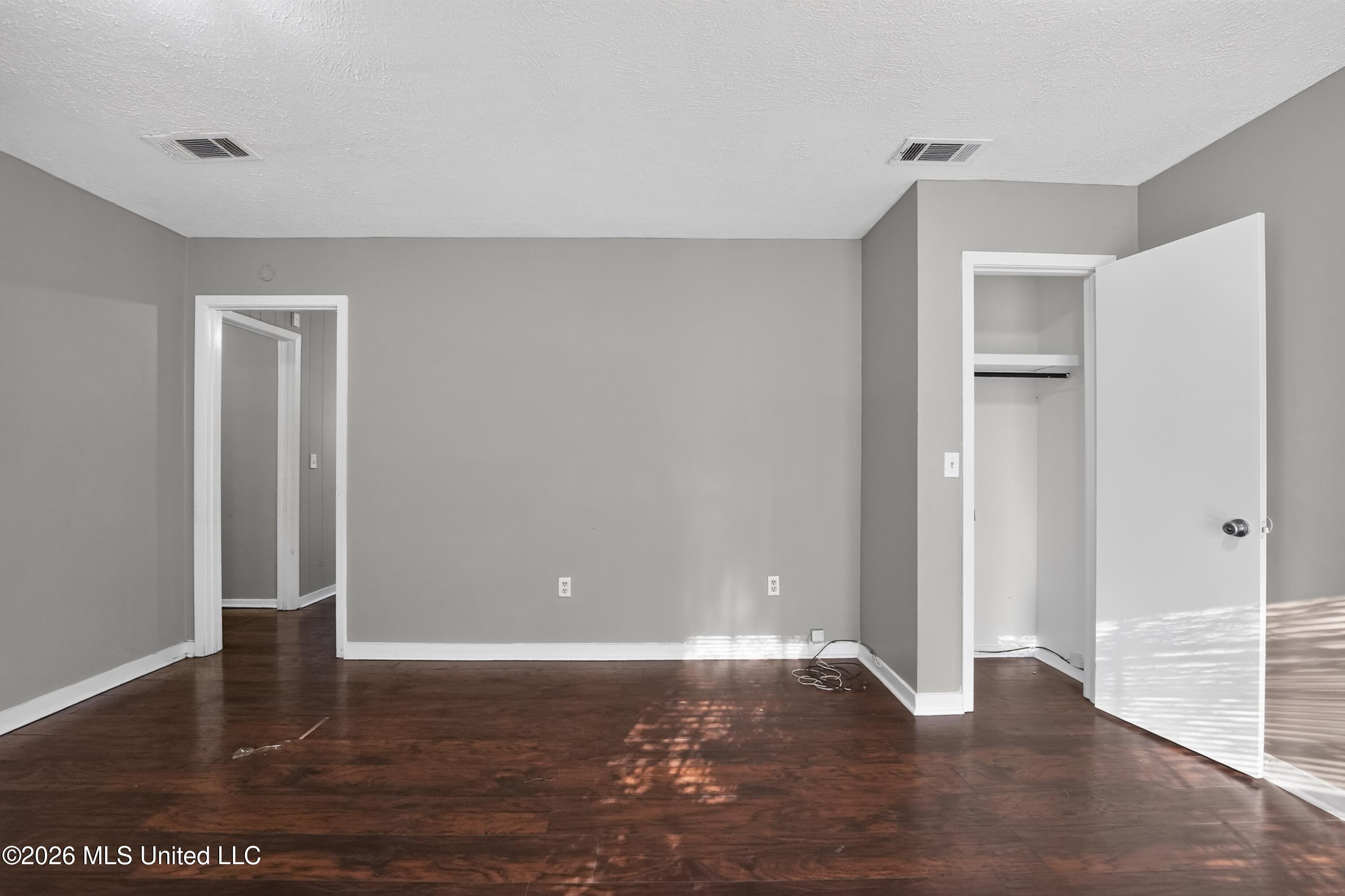 6352 Abraham Lincoln Drive Property Photo 7